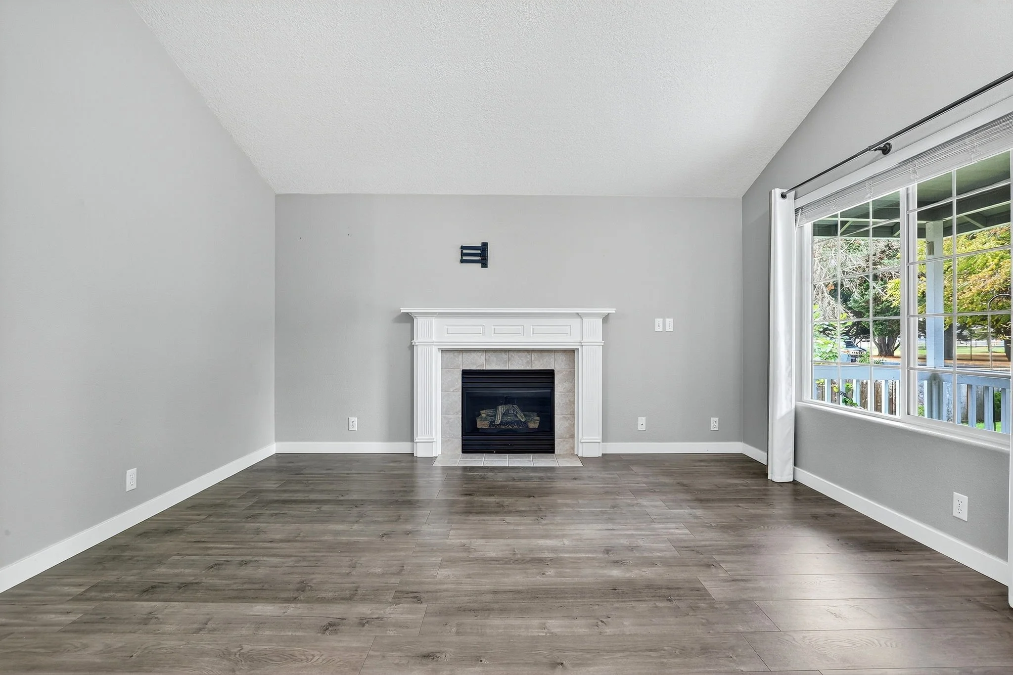 1119 Hawthorne St-16.jpg