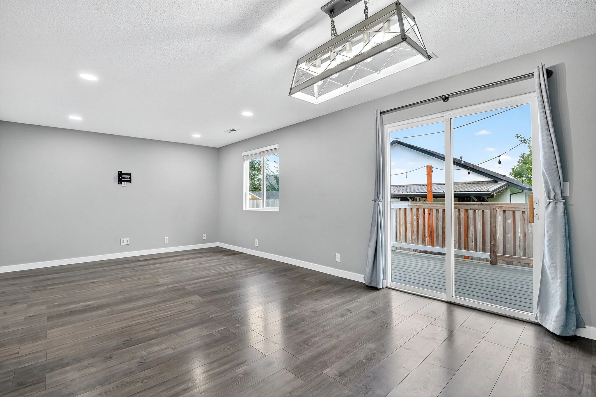 1119 Hawthorne St-27.jpg