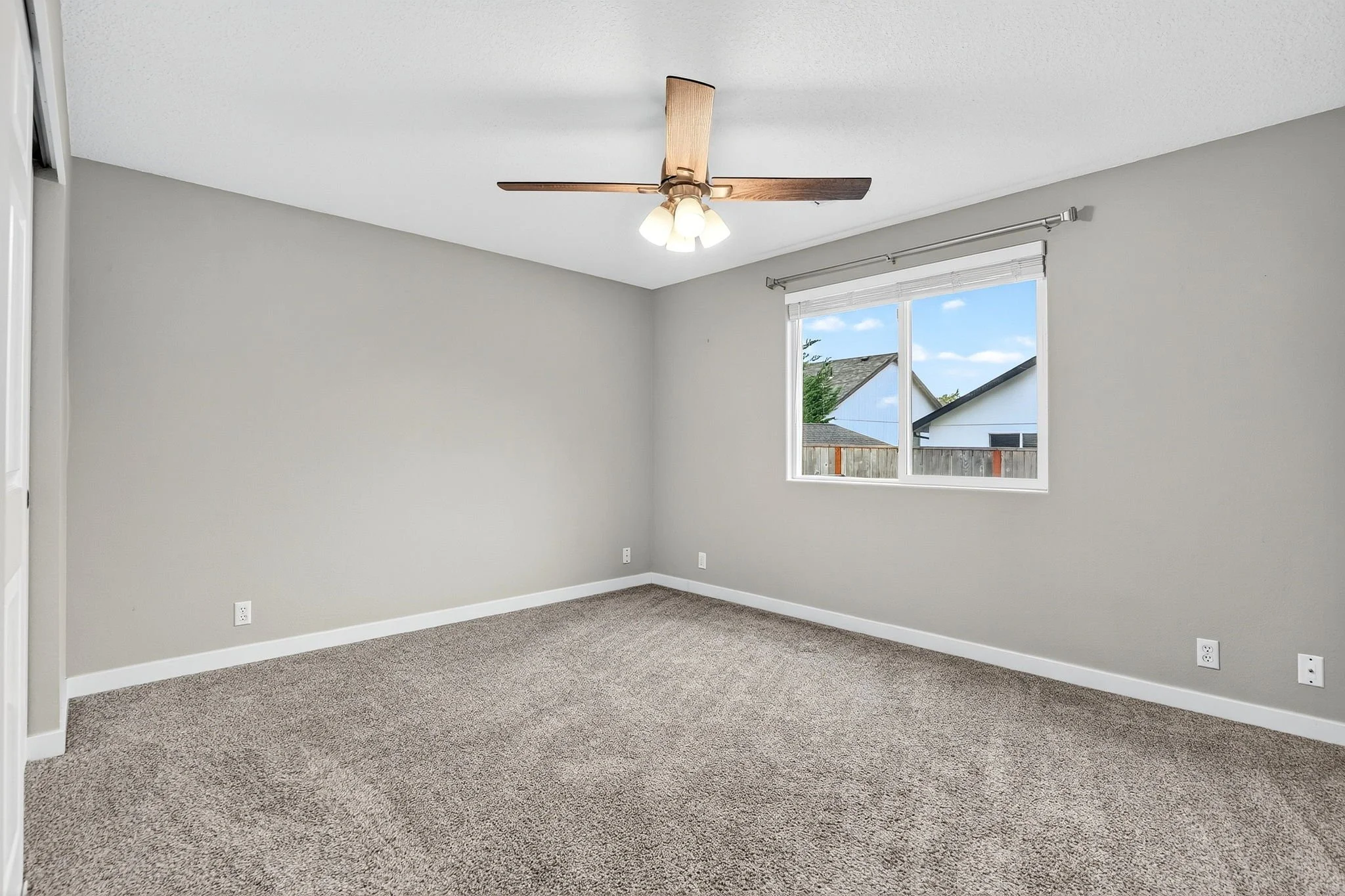 1119 Hawthorne St-33.jpg