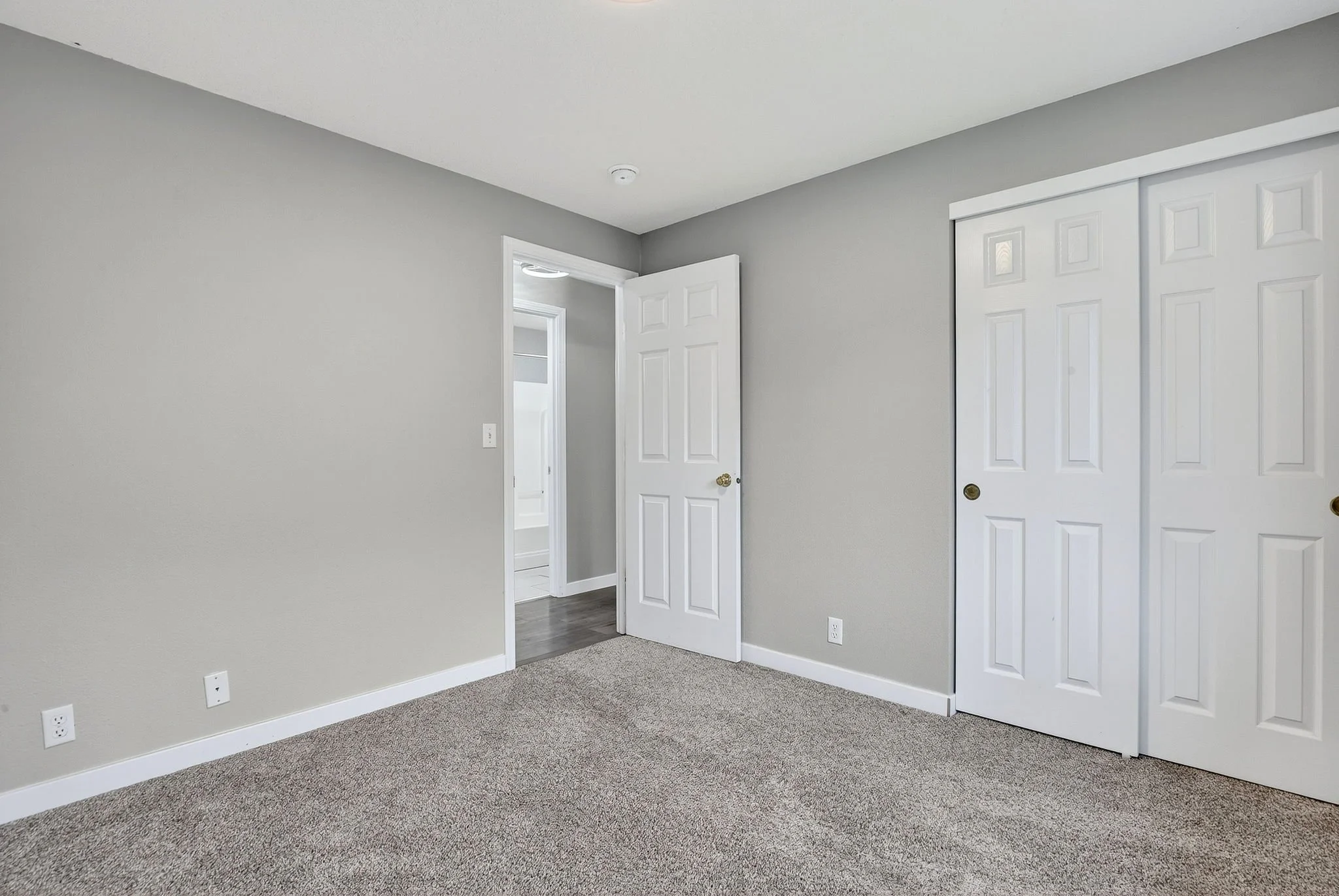 1119 Hawthorne St-41.jpg
