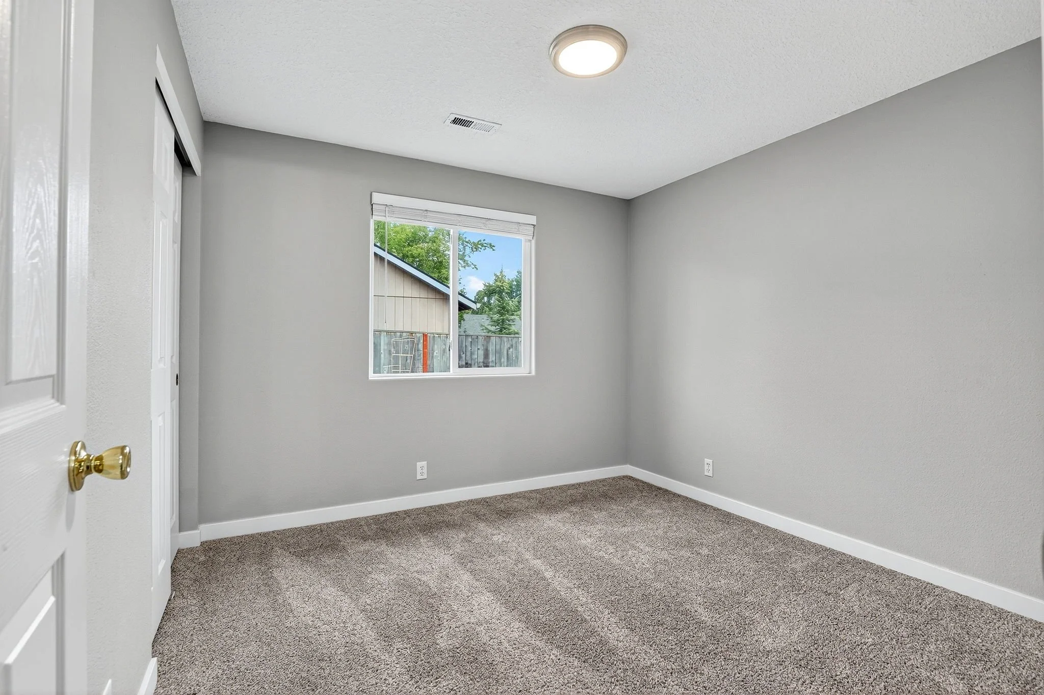 1119 Hawthorne St-40.jpg