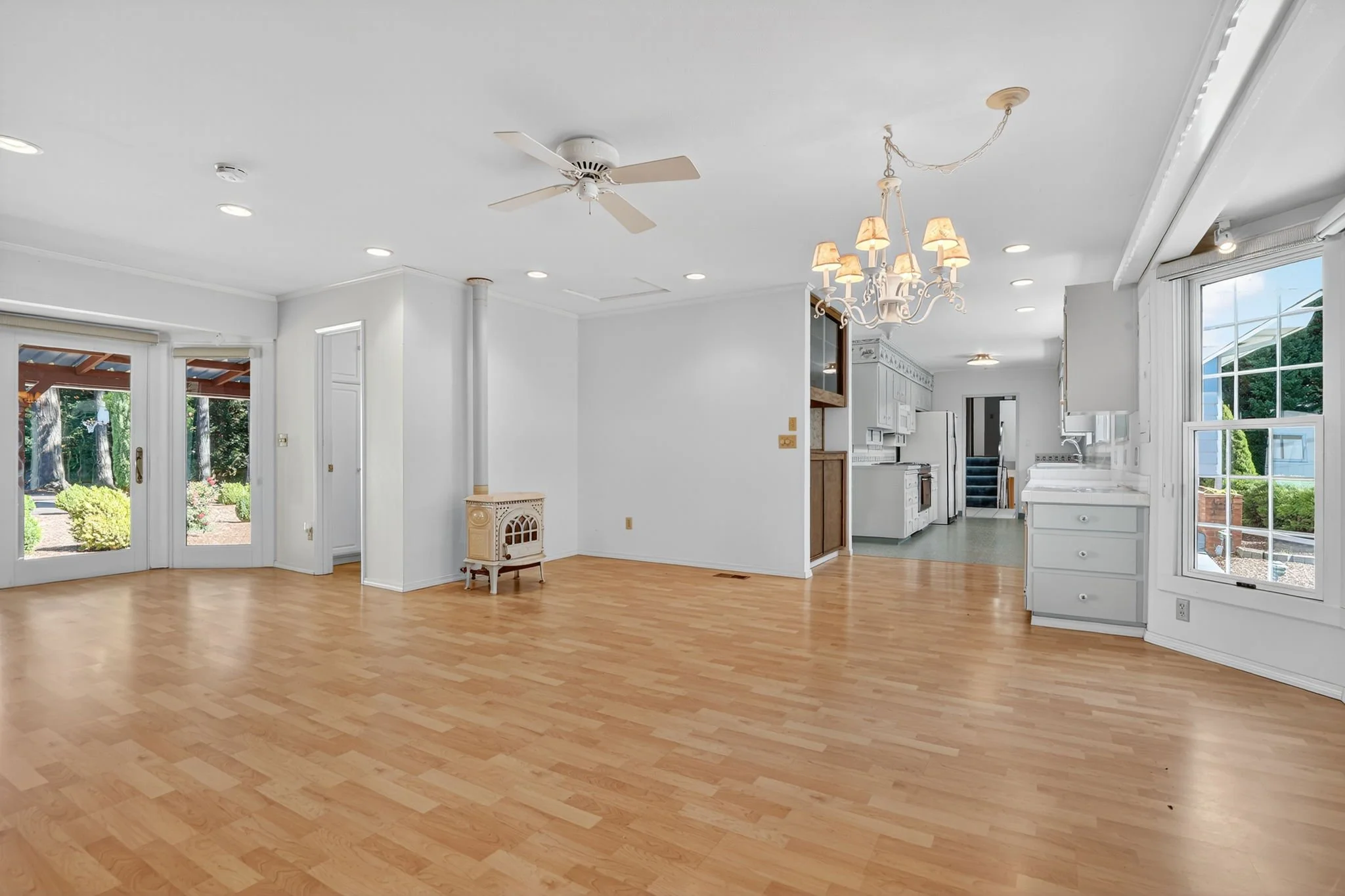 5615 E Main St-14.jpg