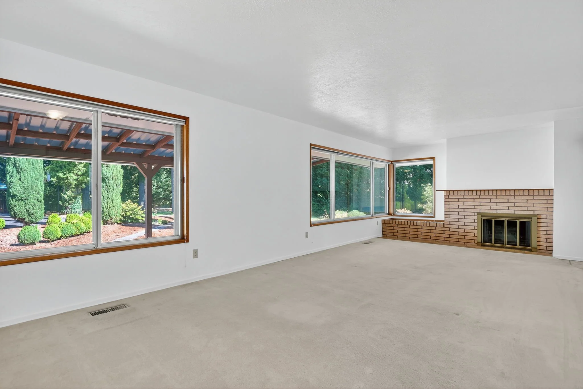 5615 E Main St-21.jpg