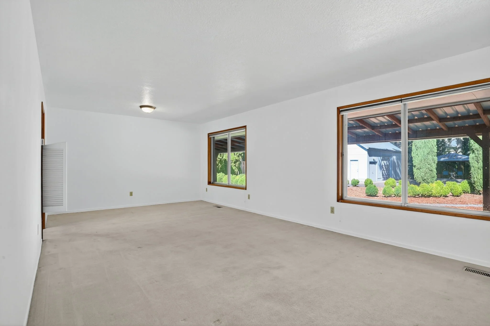 5615 E Main St-23.jpg