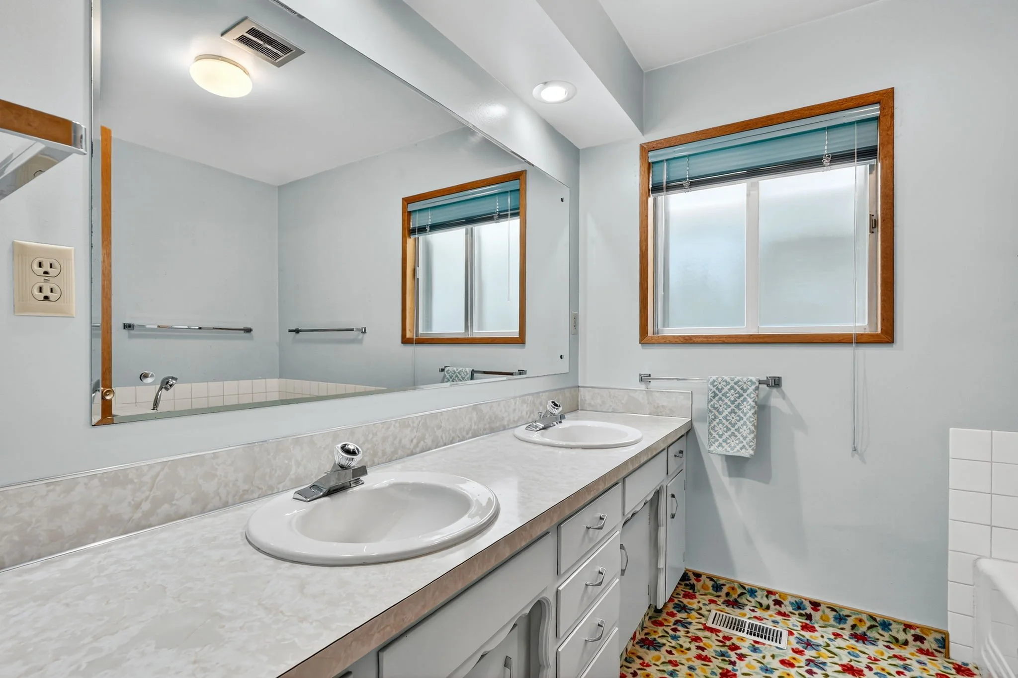 5615 E Main St-51.jpg