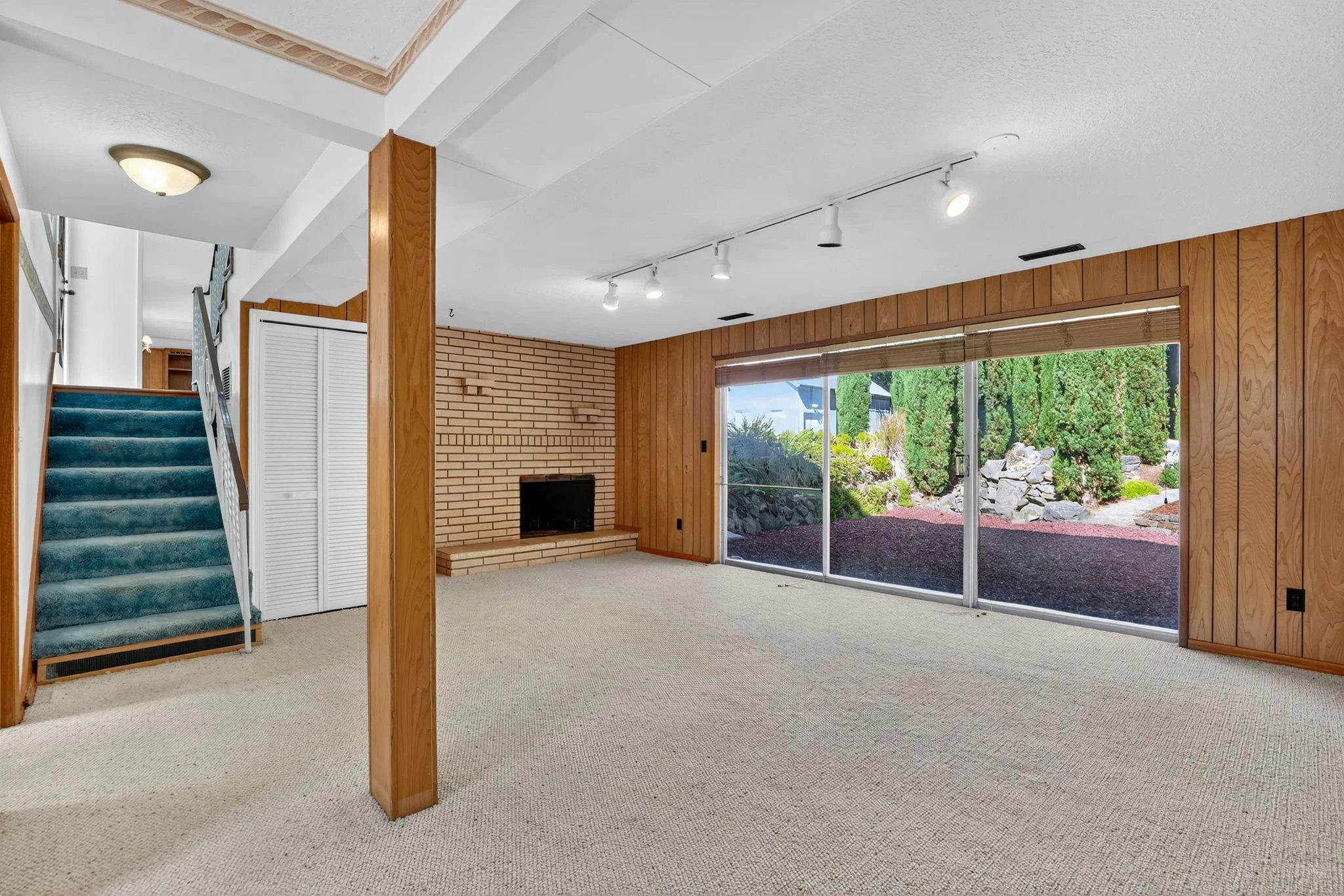 5615 E Main St-57.jpg