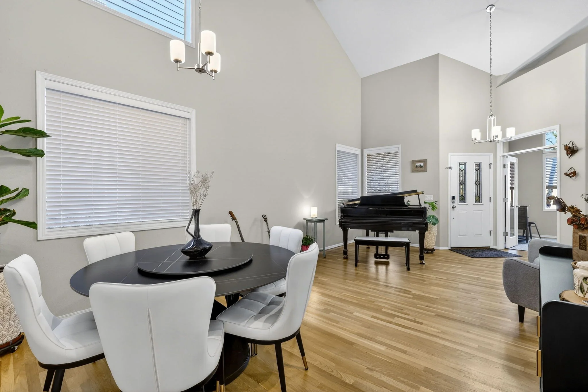 2676 NE Charlois Dr-12.jpg