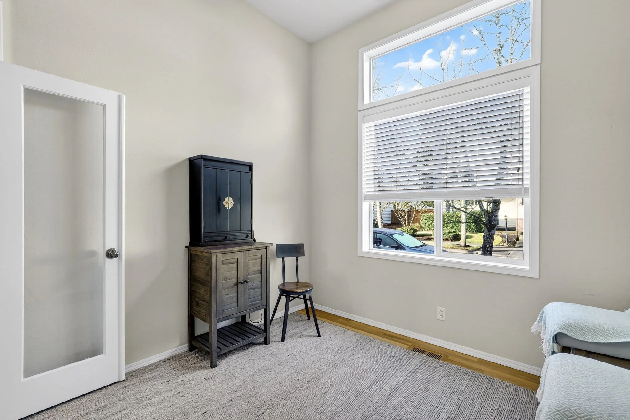 2676 NE Charlois Dr-16.jpg