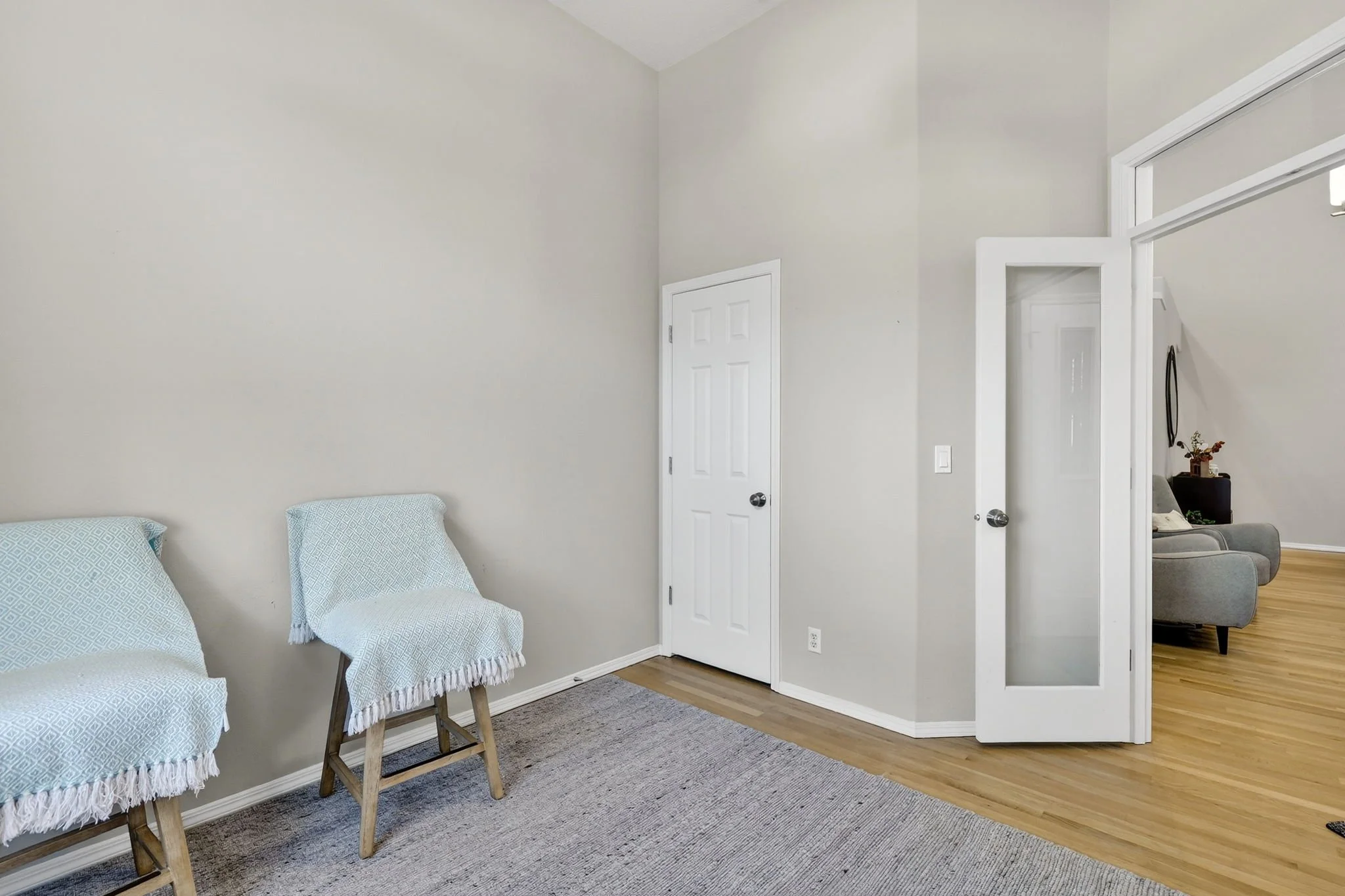 2676 NE Charlois Dr-17.jpg