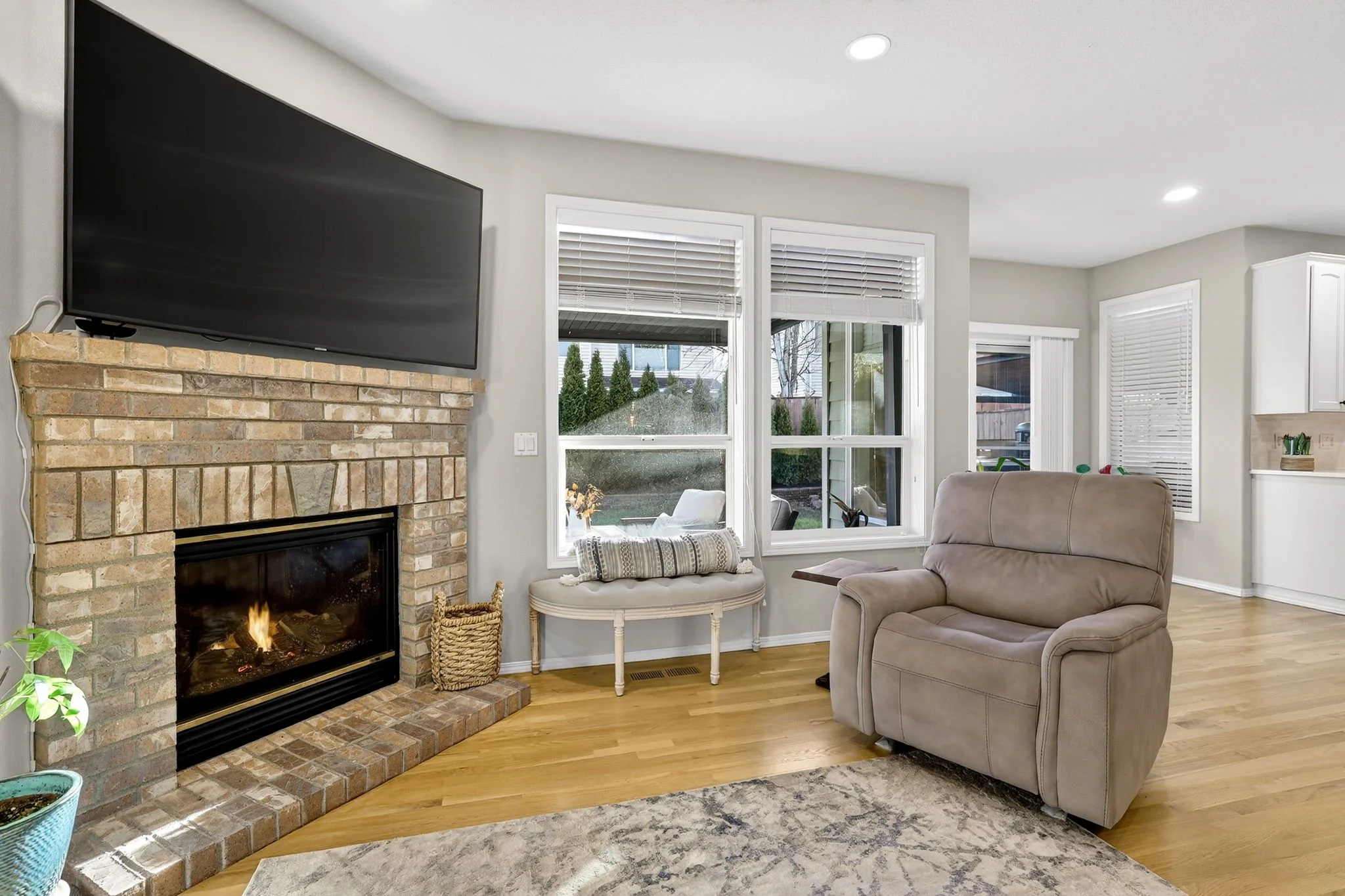 2676 NE Charlois Dr-26.jpg