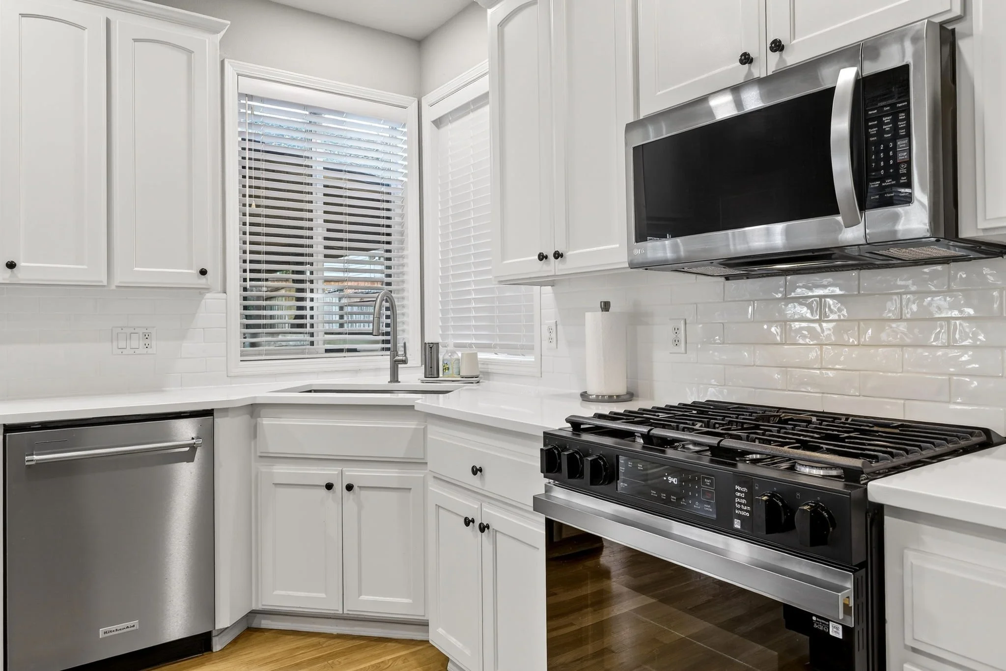 2676 NE Charlois Dr-32.jpg