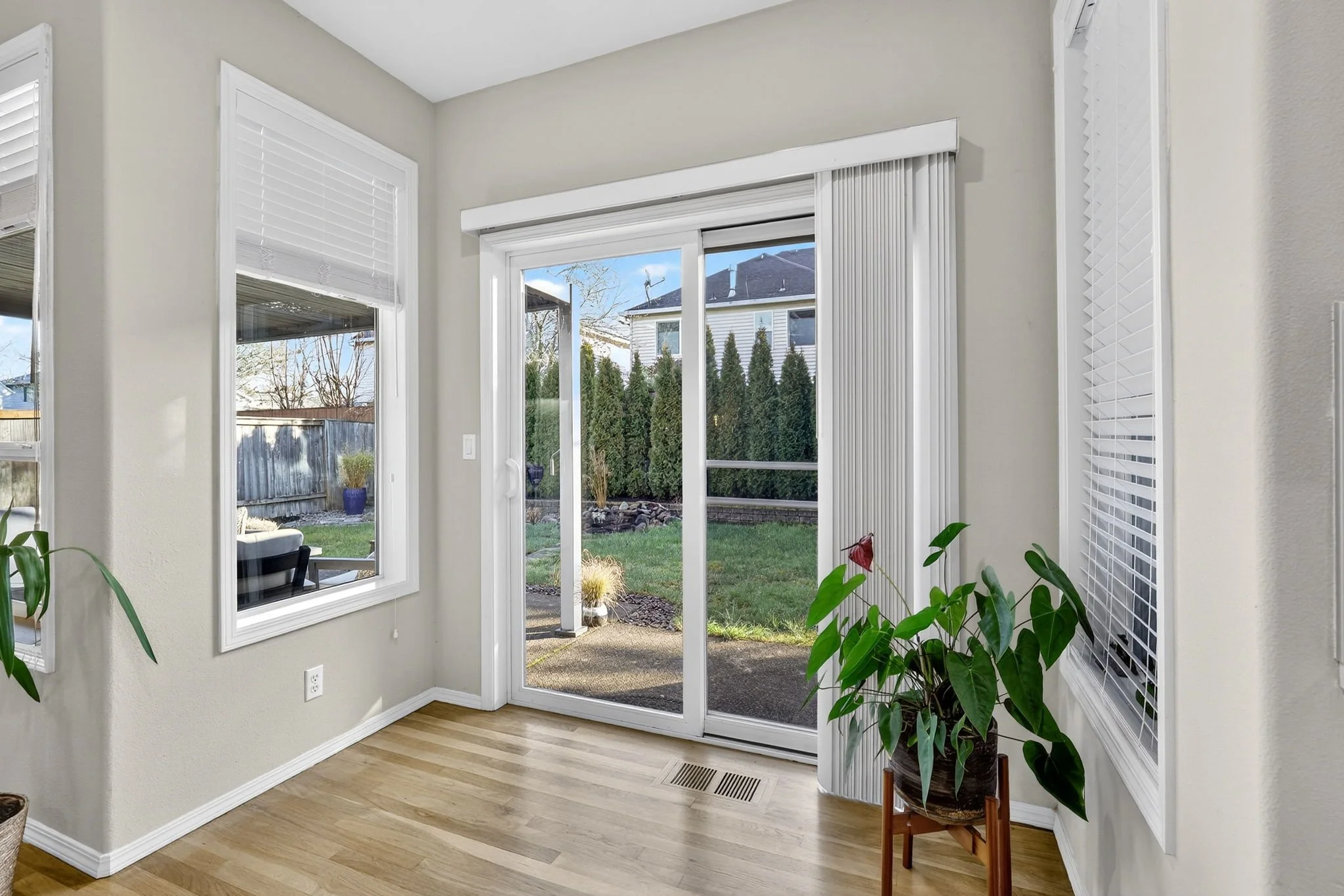 2676 NE Charlois Dr-35.jpg