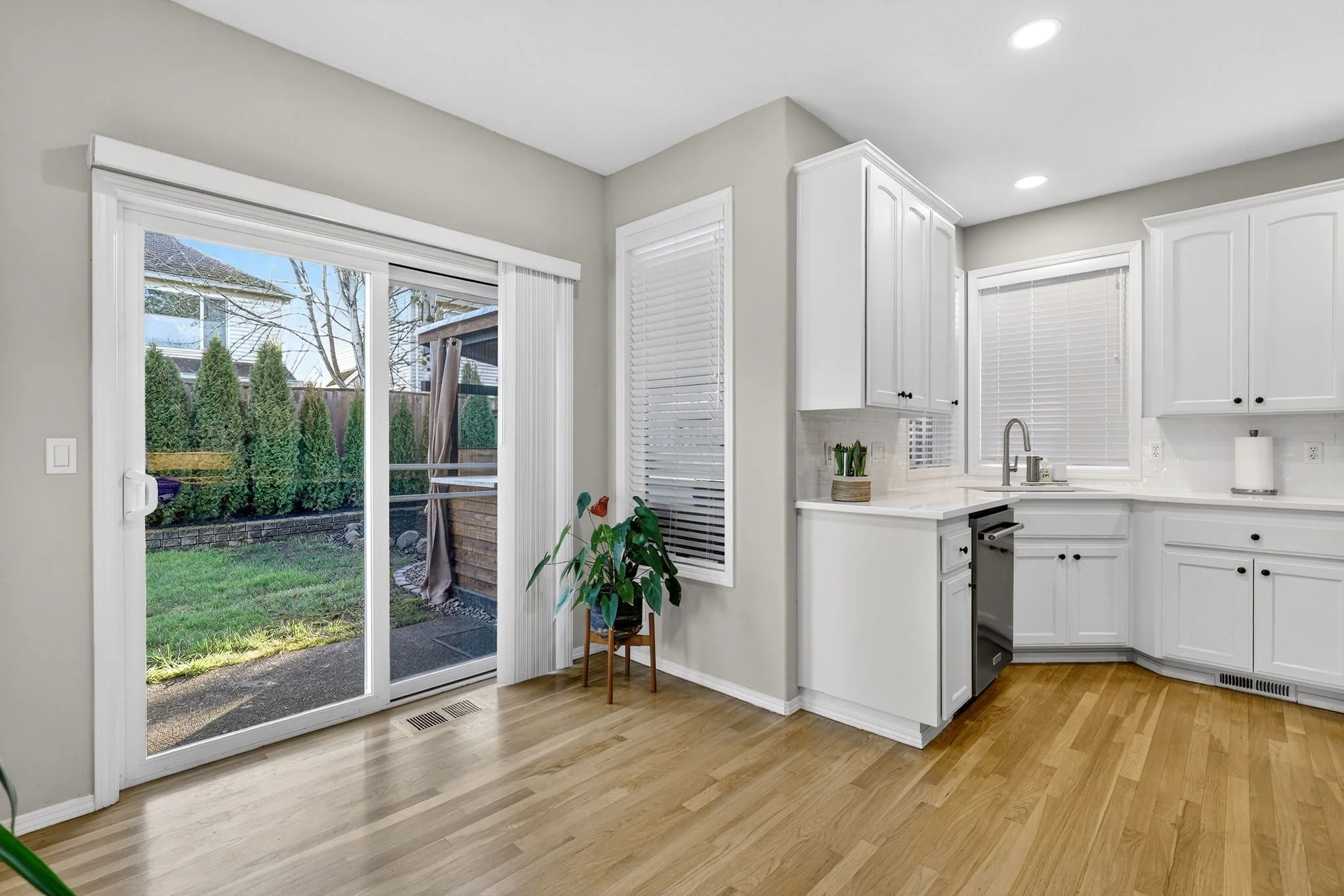 2676 NE Charlois Dr-36.jpg