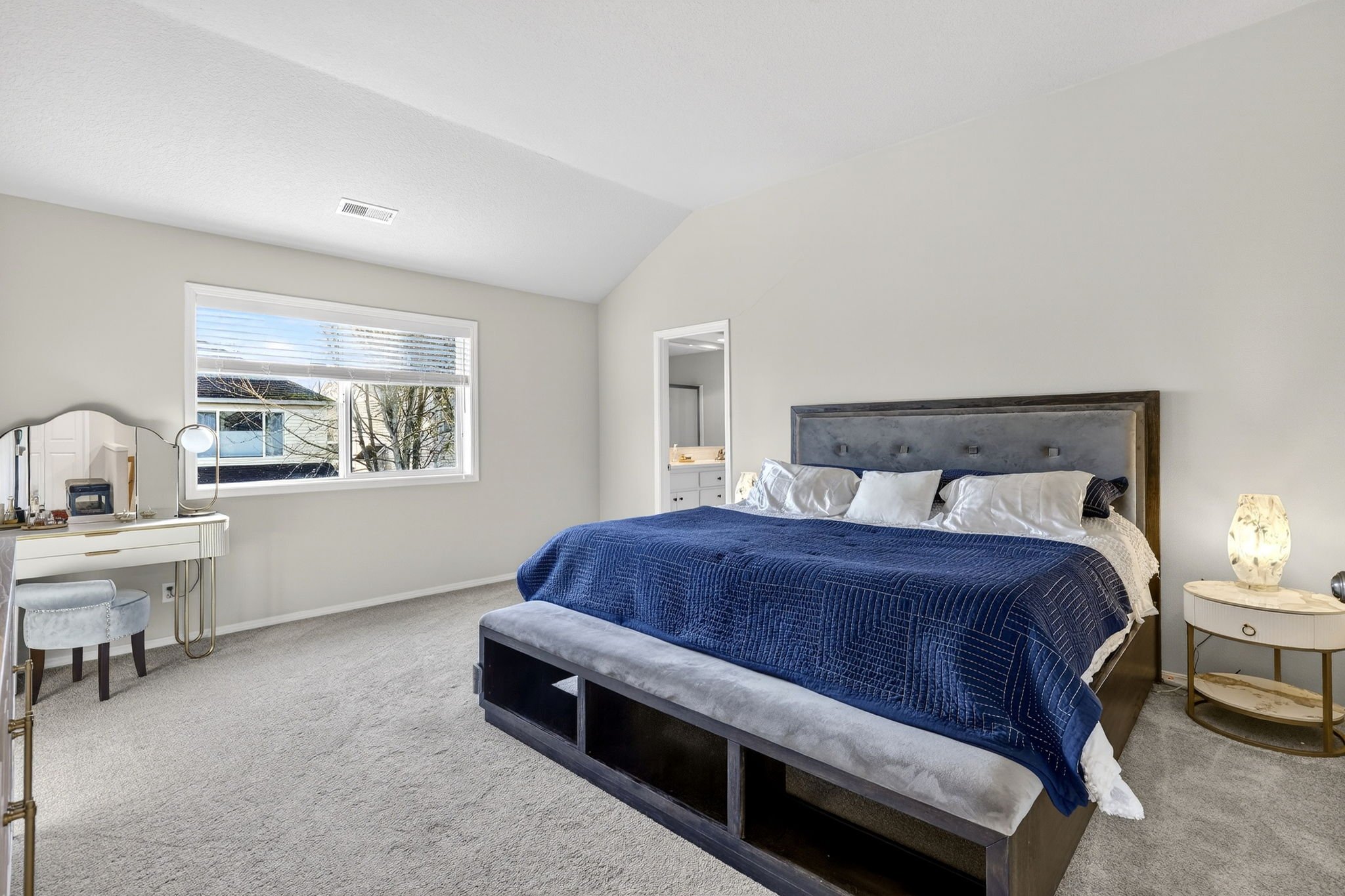 2676 NE Charlois Dr-42.jpg