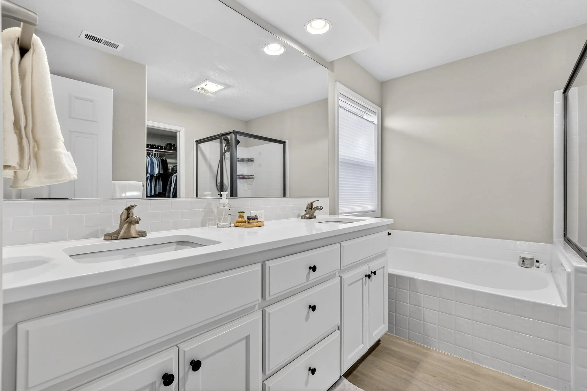 2676 NE Charlois Dr-46.jpg