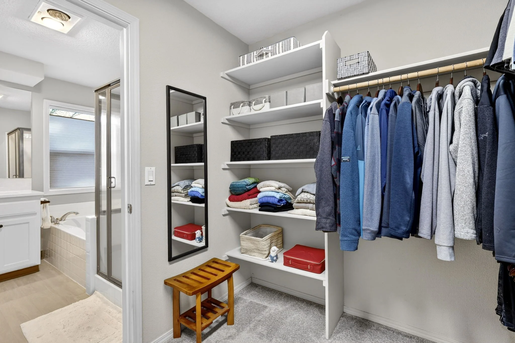 2676 NE Charlois Dr-51.jpg