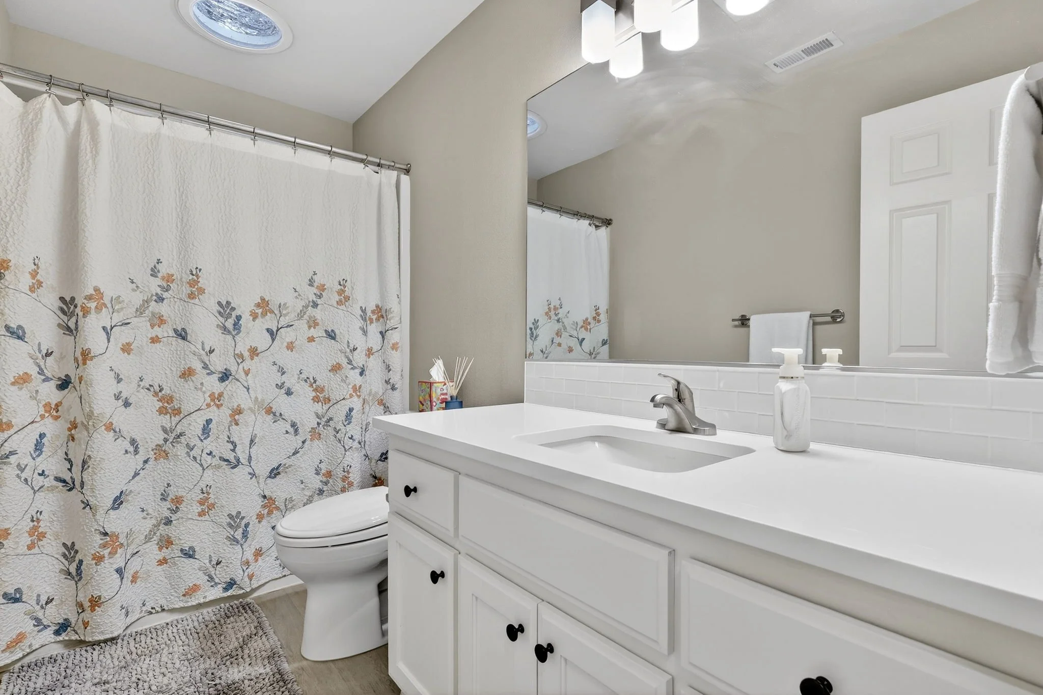 2676 NE Charlois Dr-55.jpg