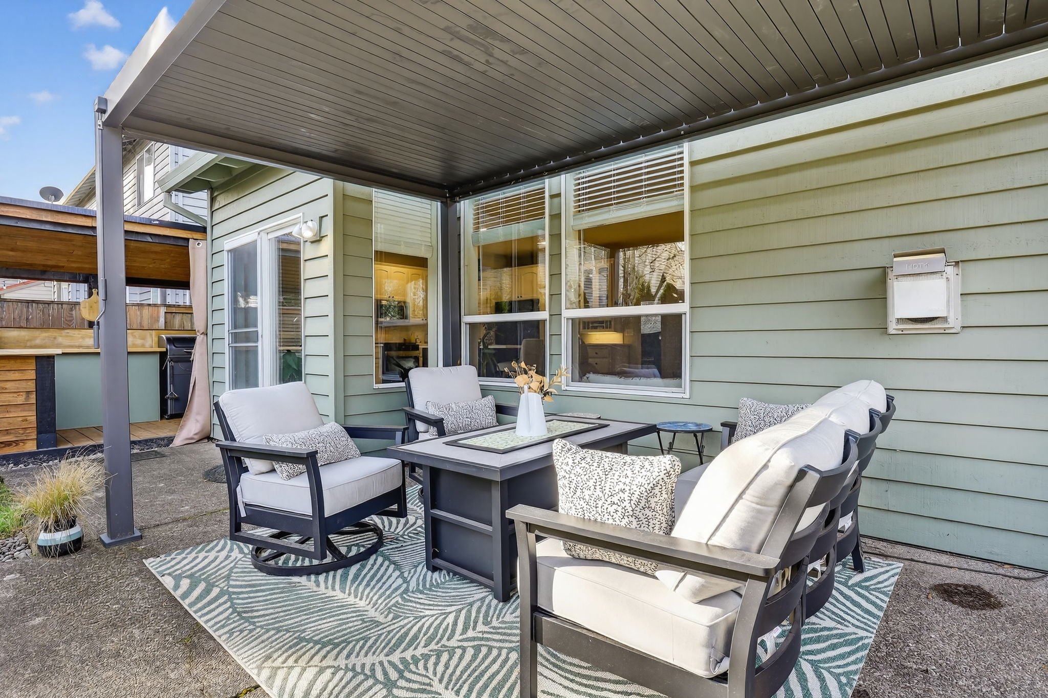 2676 NE Charlois Dr-62.jpg