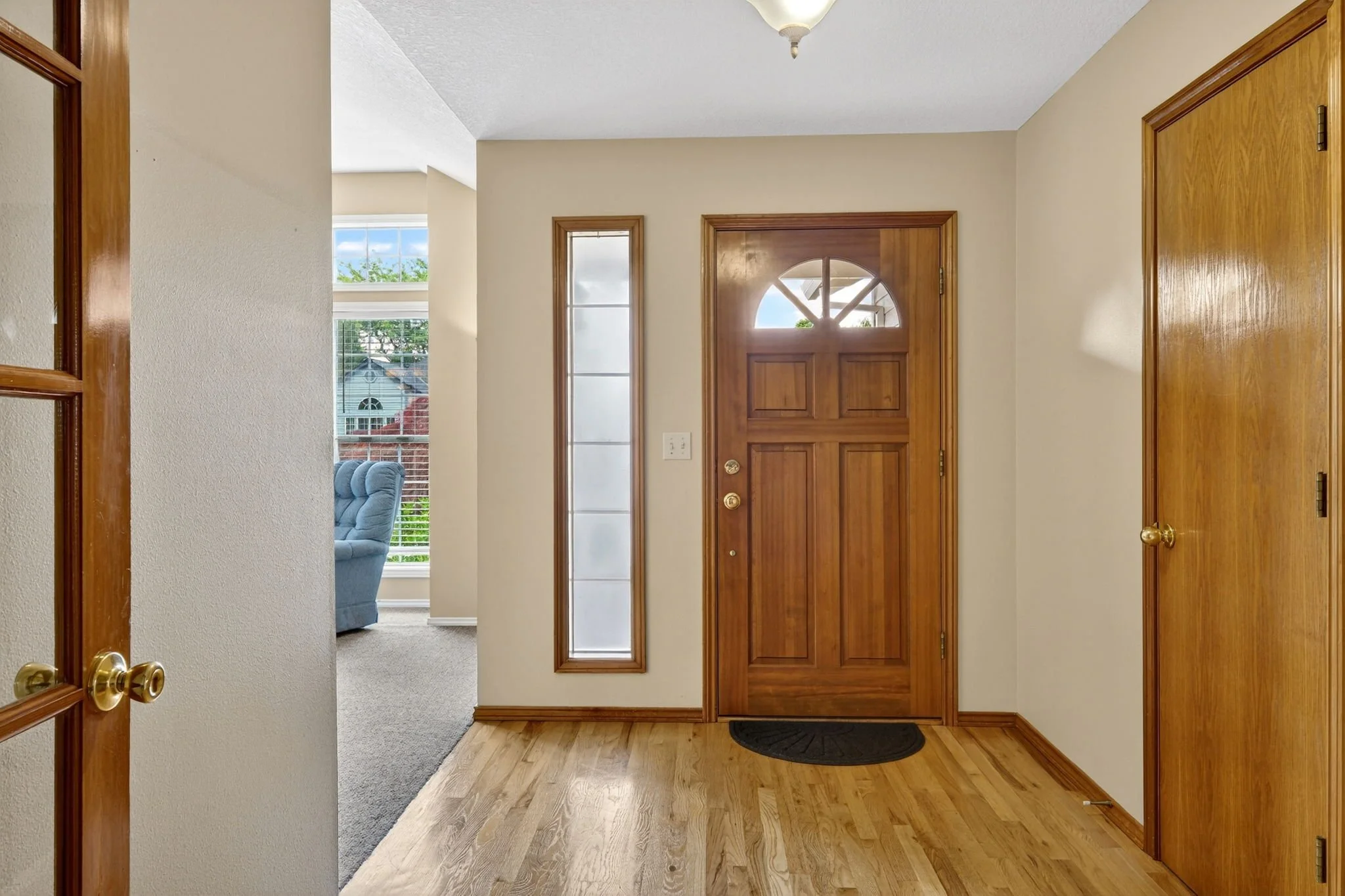 671 NE Maryann Ct-9.jpg