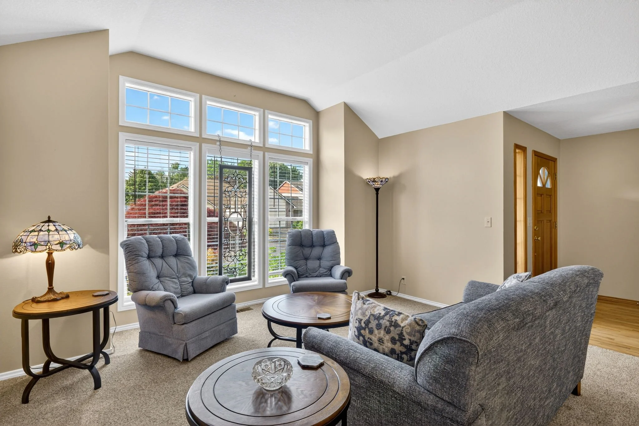 671 NE Maryann Ct-12.jpg