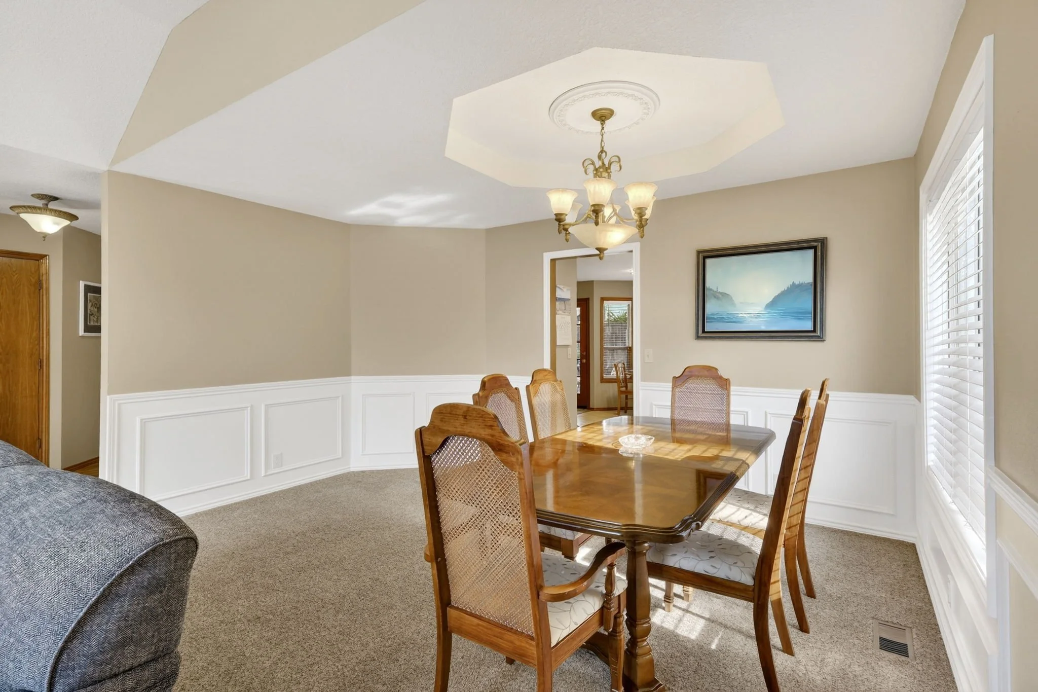 671 NE Maryann Ct-13.jpg
