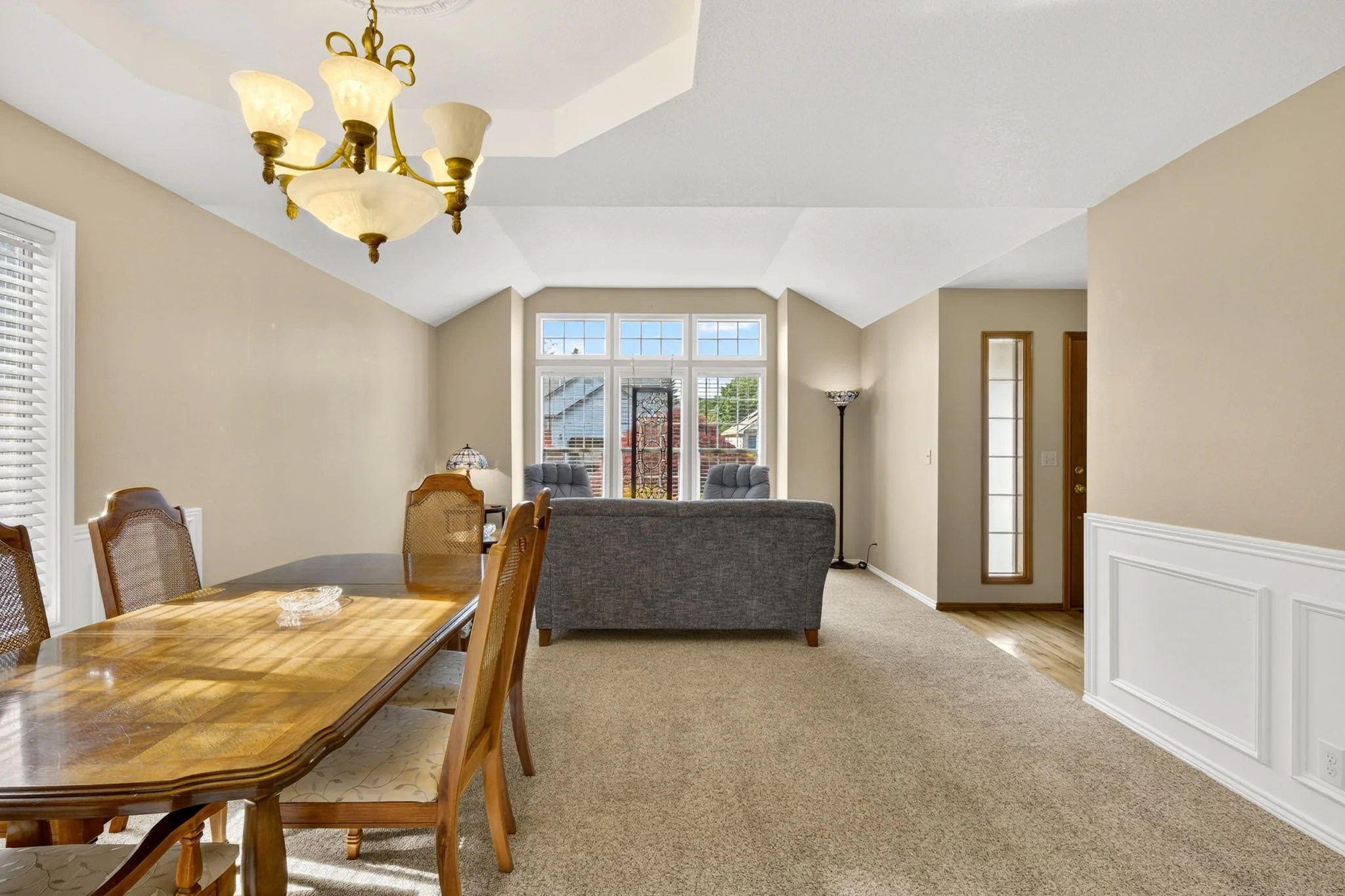 671 NE Maryann Ct-15.jpg