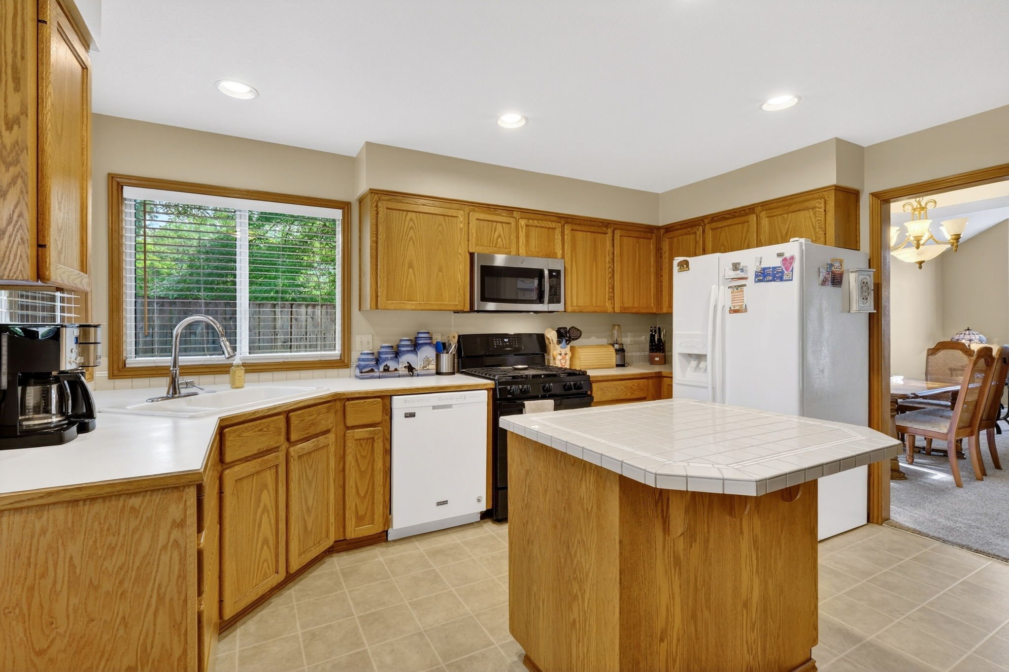 671 NE Maryann Ct-19.jpg