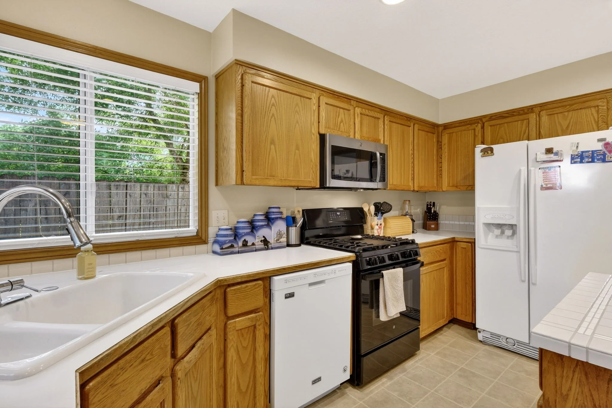 671 NE Maryann Ct-20.jpg