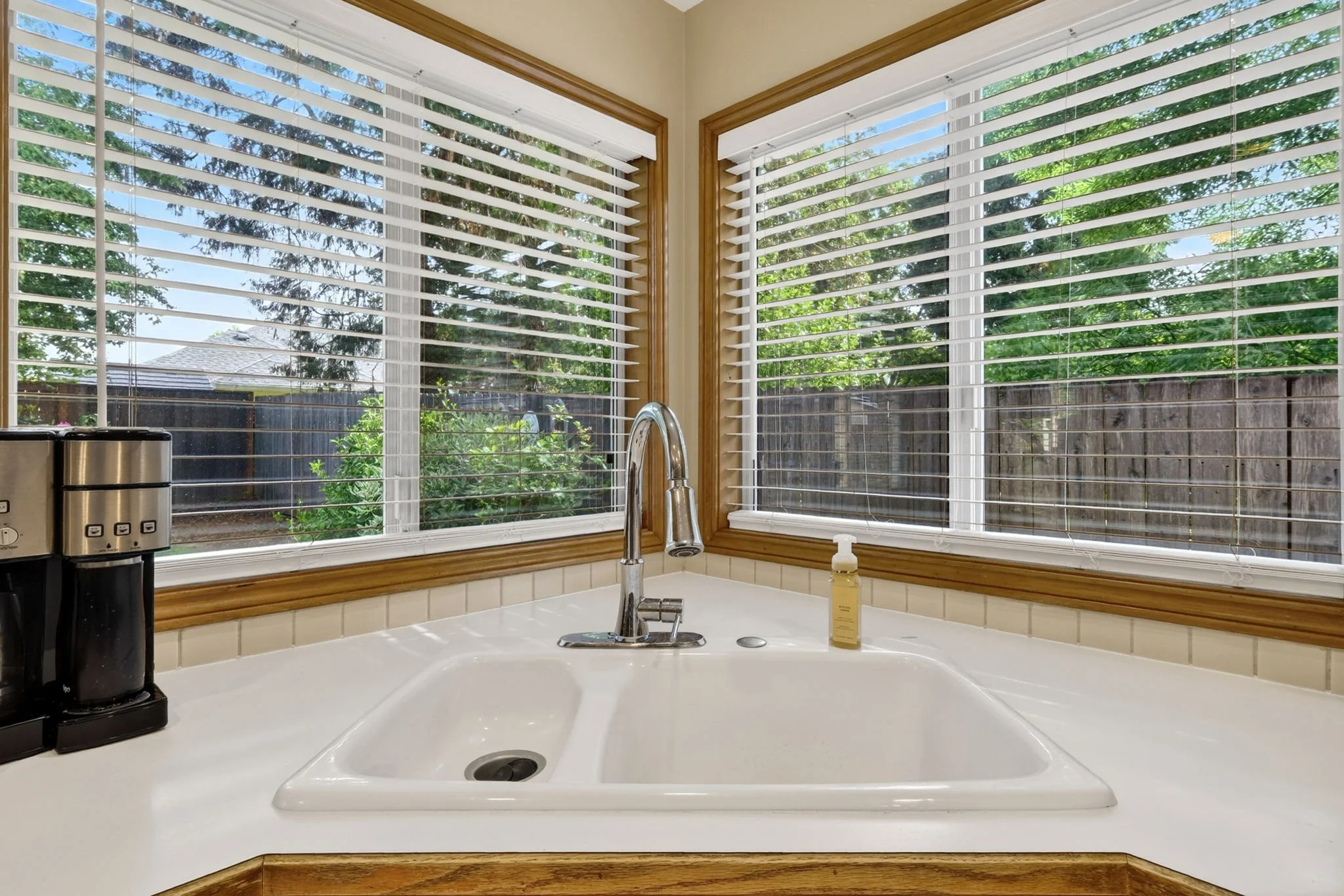 671 NE Maryann Ct-21.jpg