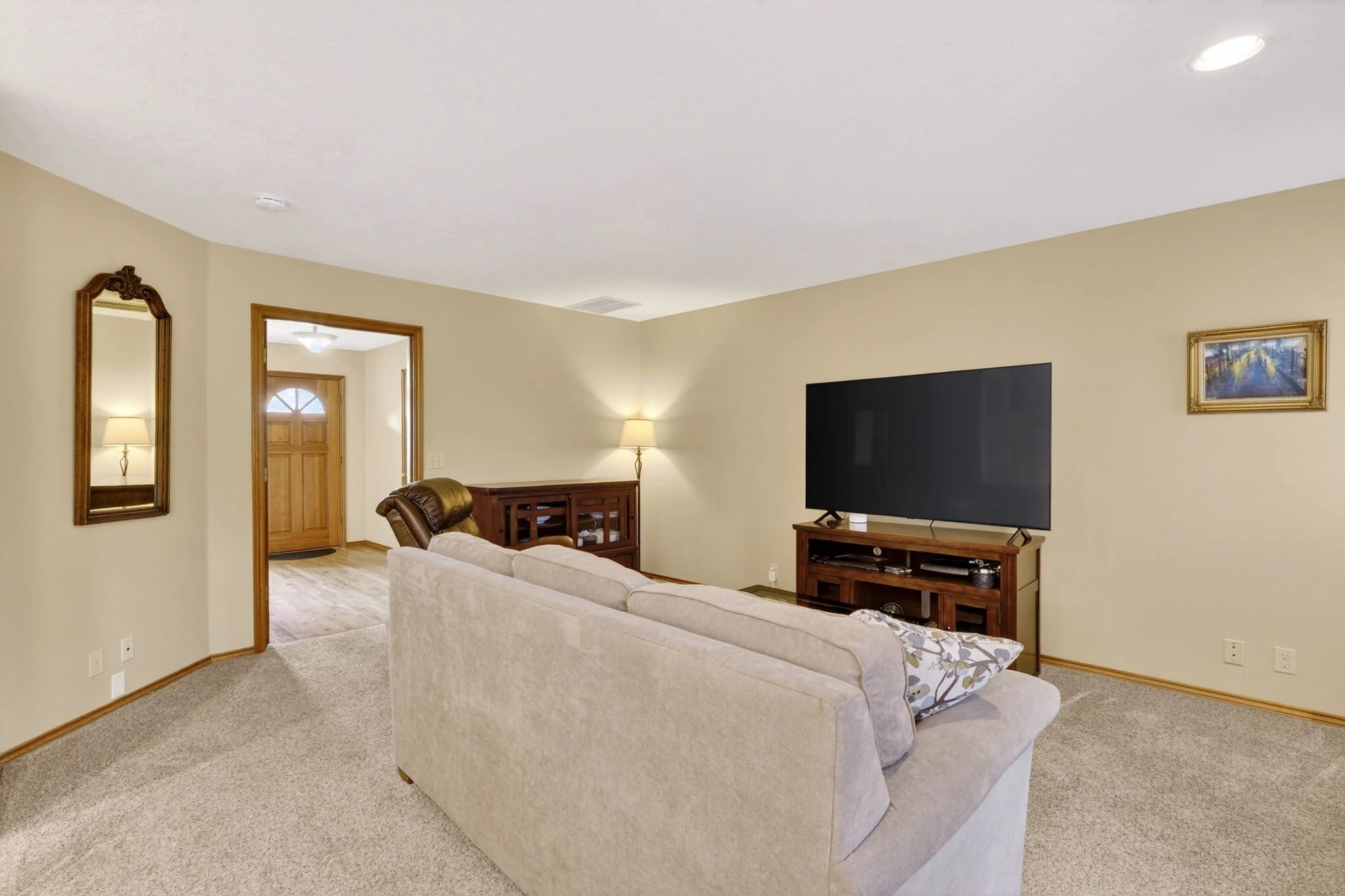 671 NE Maryann Ct-22.jpg