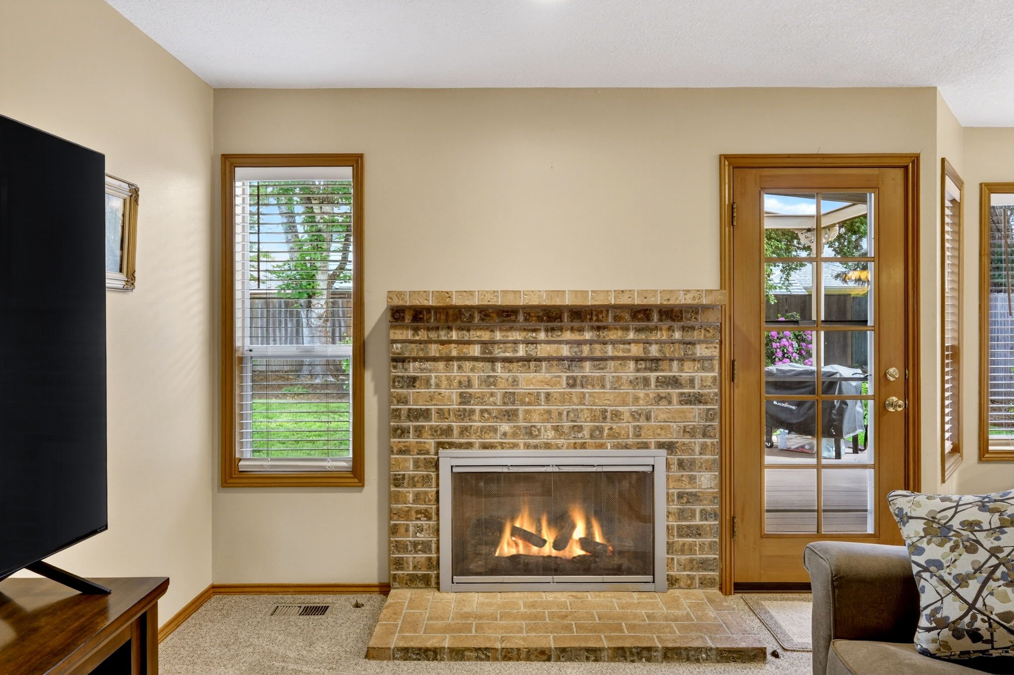 671 NE Maryann Ct-23.jpg