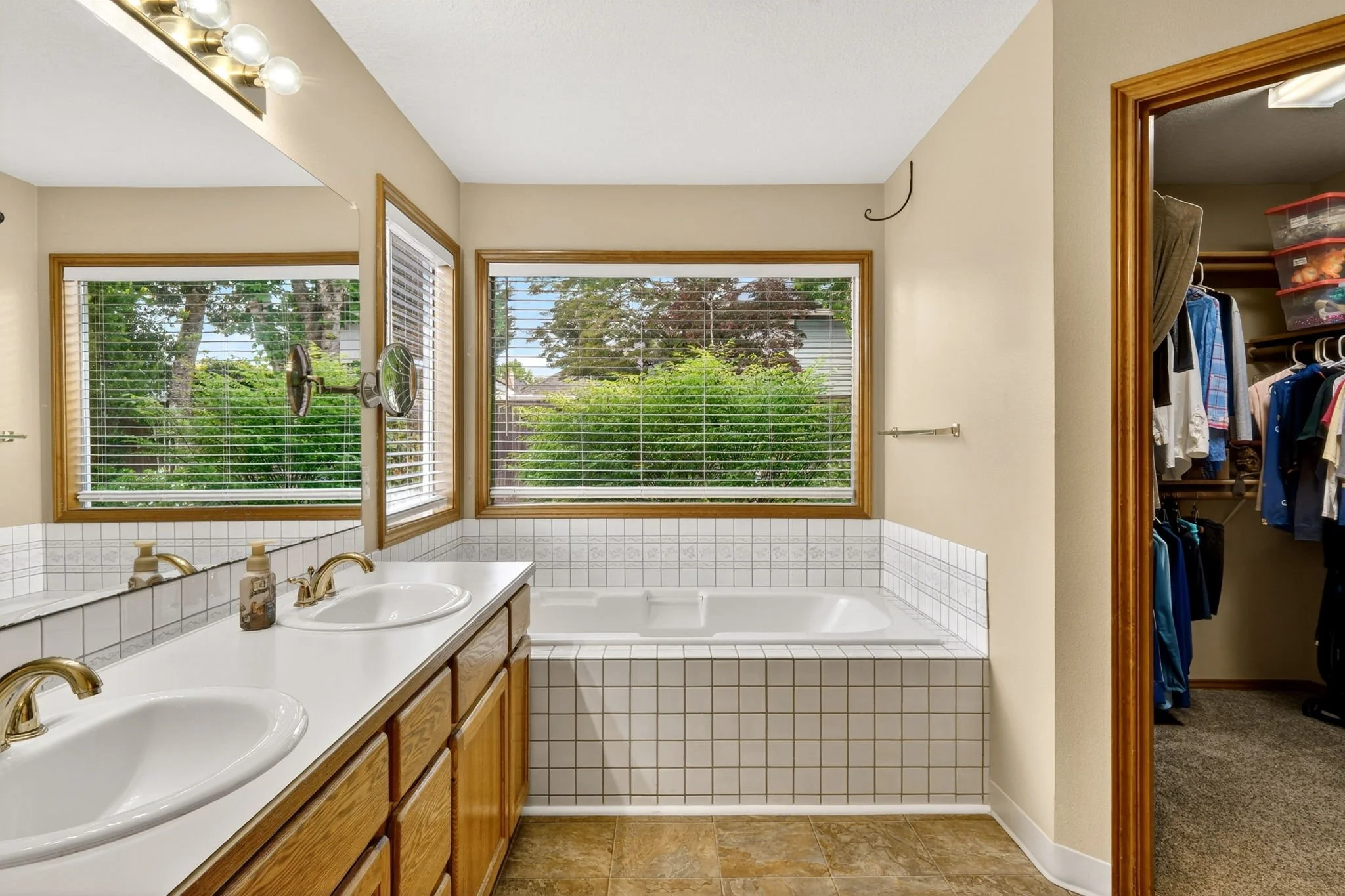 671 NE Maryann Ct-29.jpg