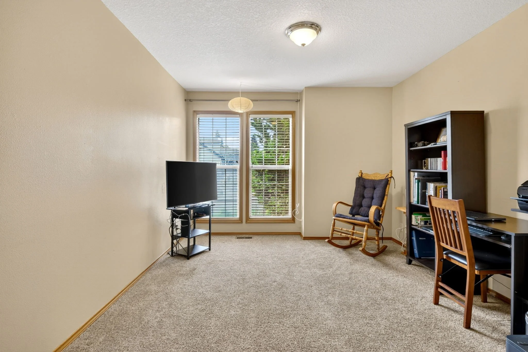 671 NE Maryann Ct-32.jpg