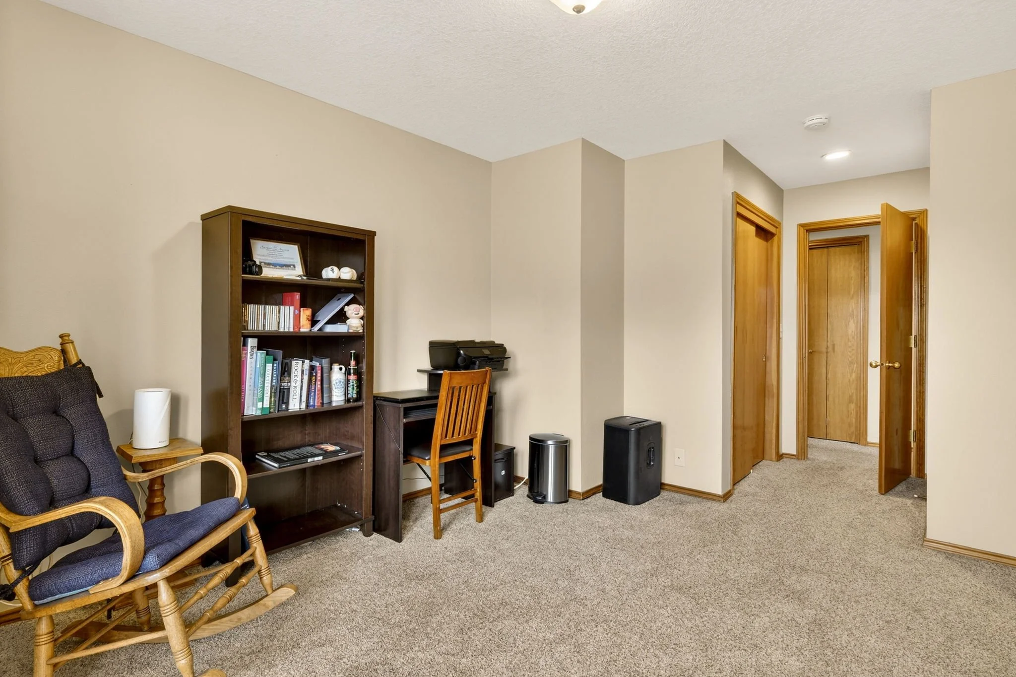 671 NE Maryann Ct-33.jpg