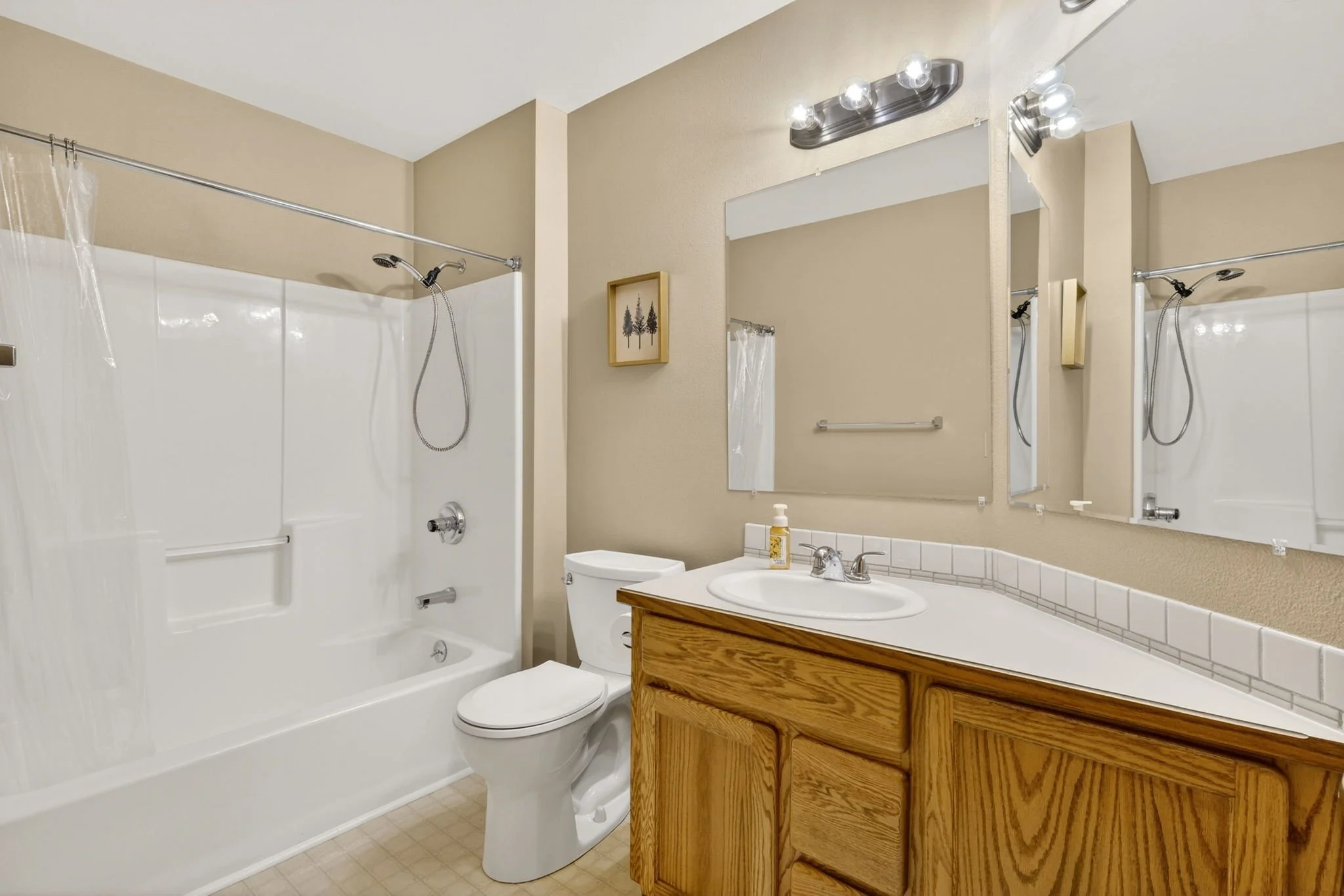 671 NE Maryann Ct-35.jpg