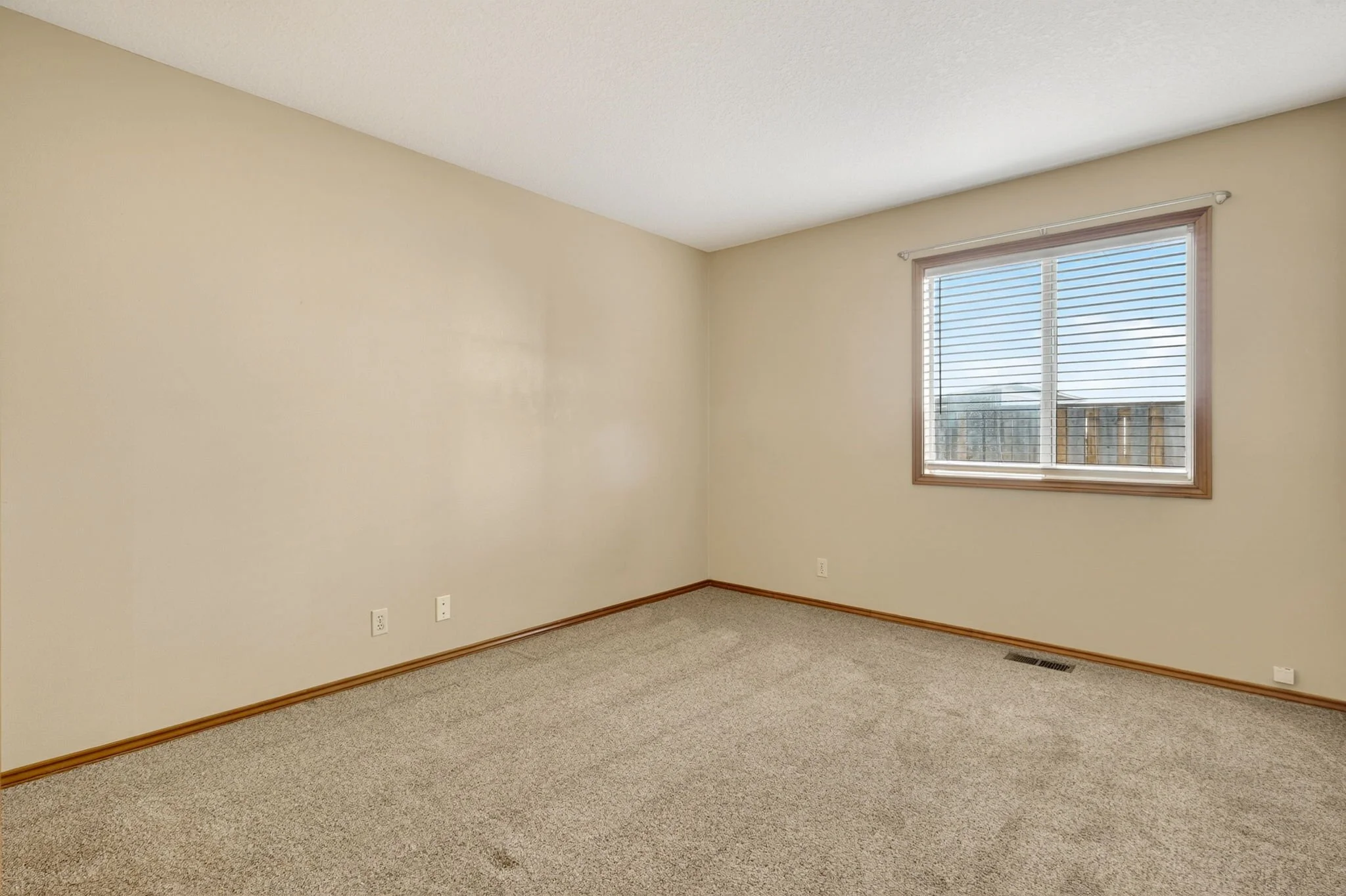 671 NE Maryann Ct-37.jpg