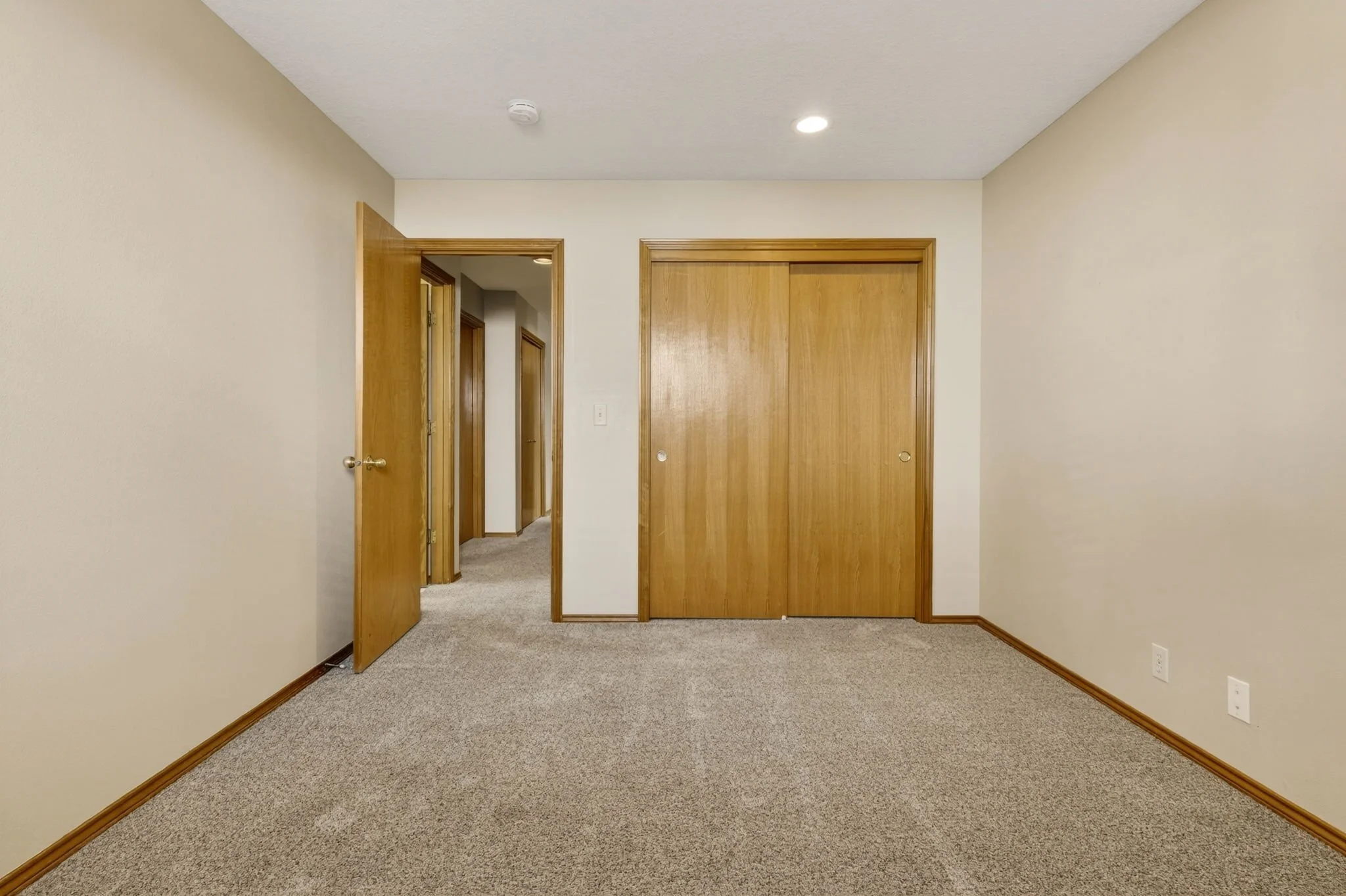 671 NE Maryann Ct-38.jpg