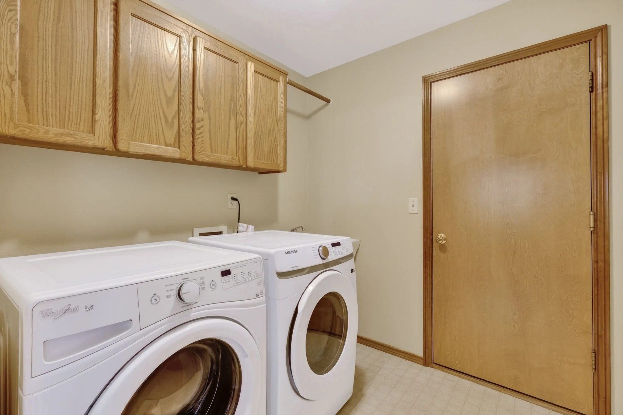 671 NE Maryann Ct-39.jpg