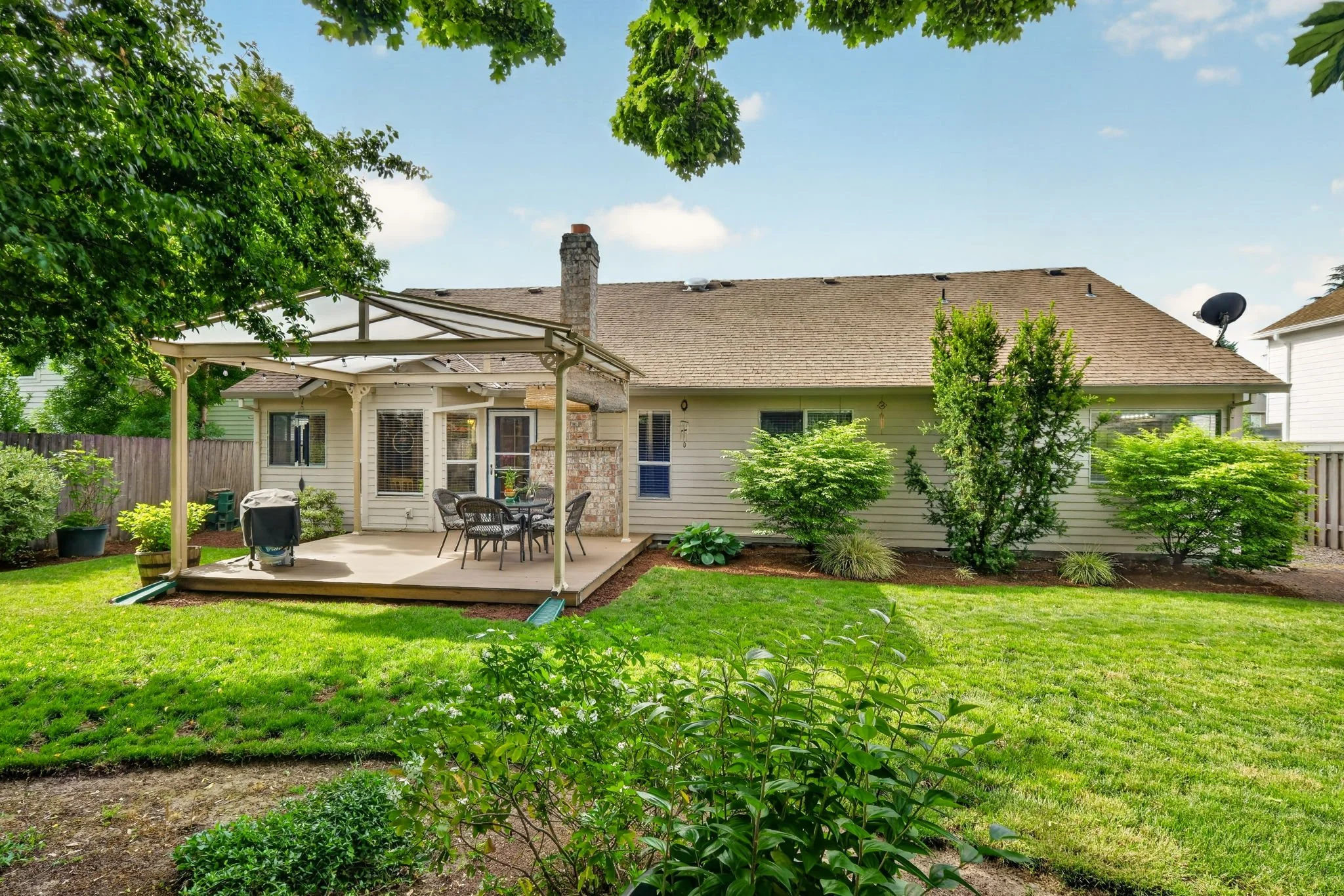 671 NE Maryann Ct-43.jpg