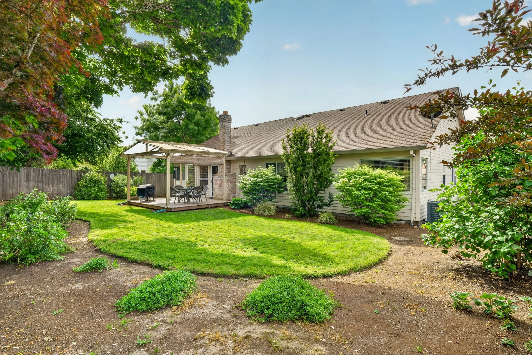 671 NE Maryann Ct-44.jpg