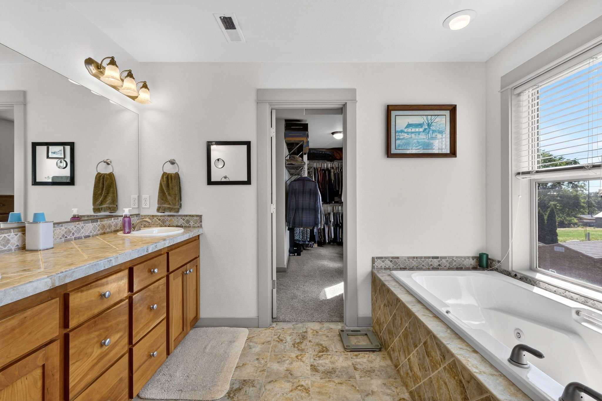 10950 NW Cami Pl-37.jpg