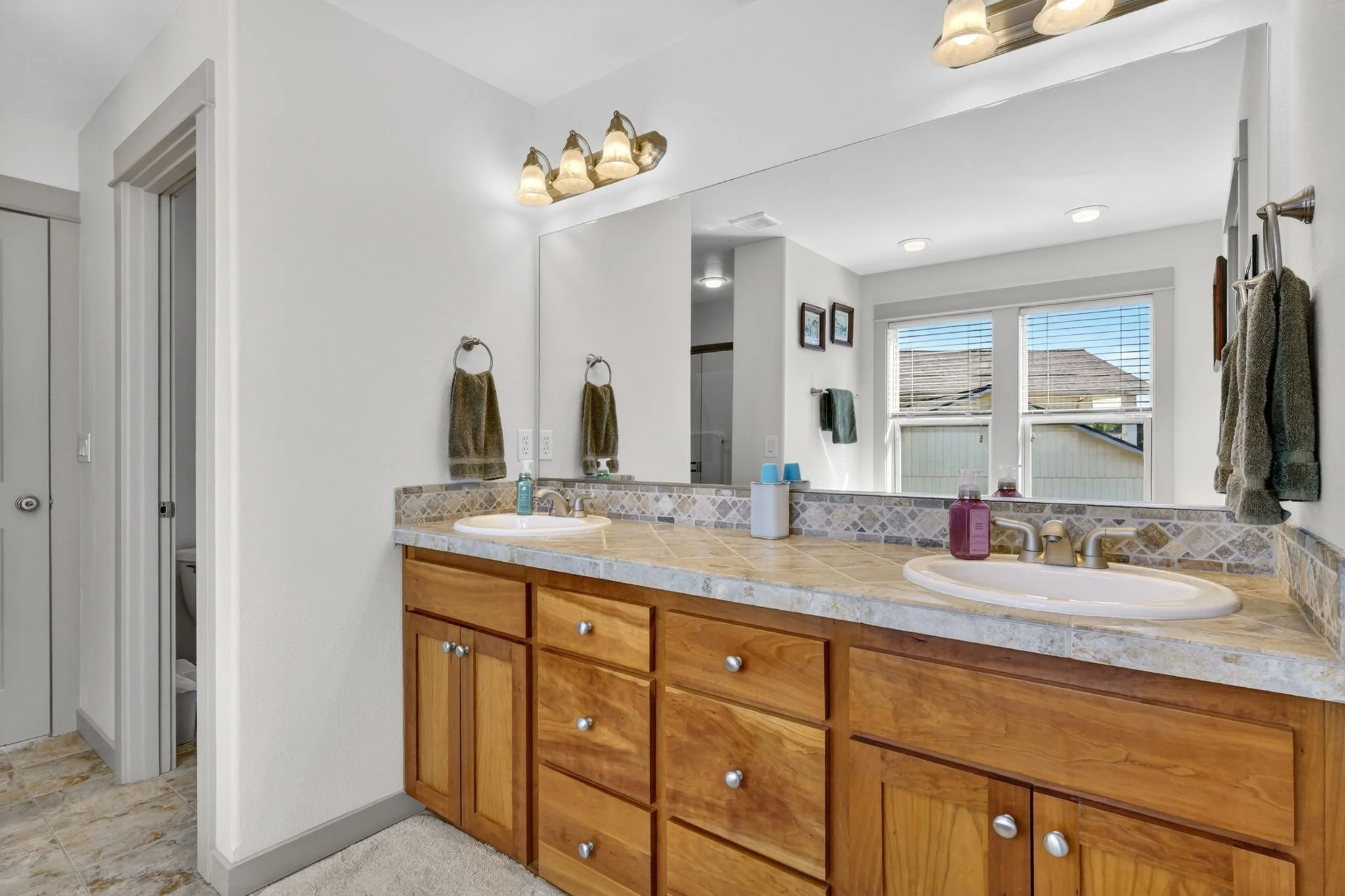 10950 NW Cami Pl-38.jpg