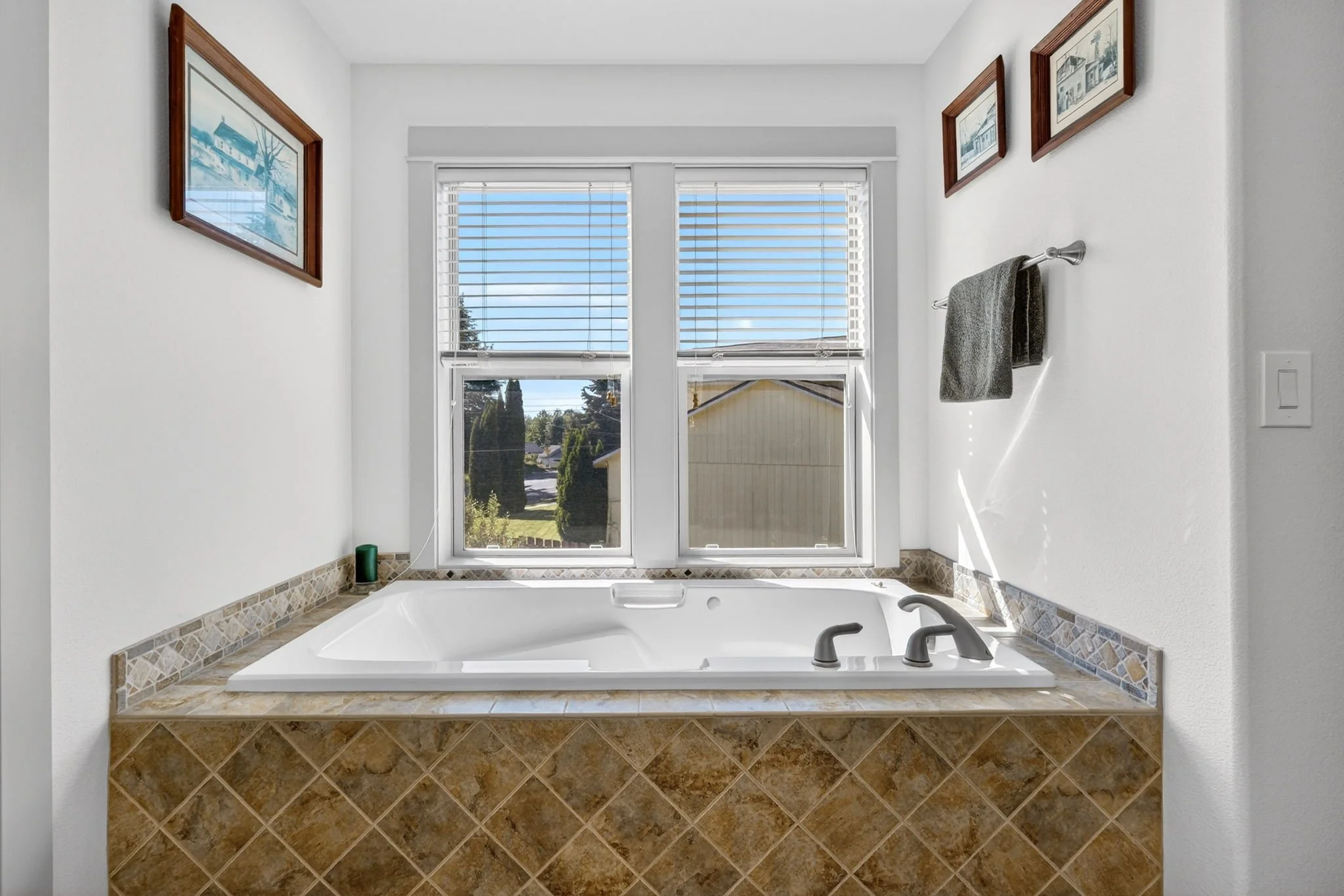 10950 NW Cami Pl-40.jpg