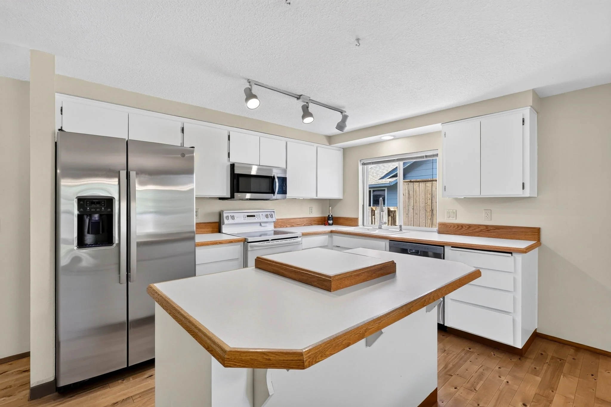 1561 SE Anthony St-20.jpg