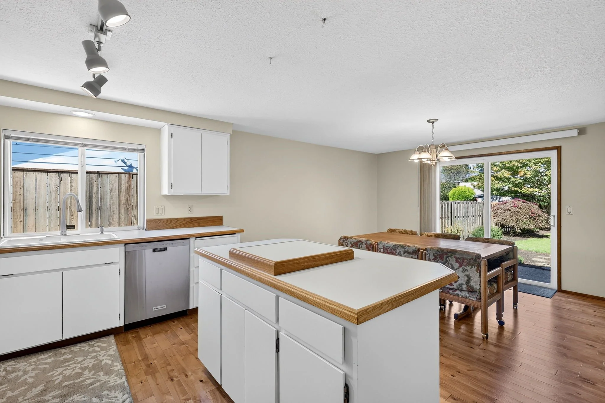 1561 SE Anthony St-24.jpg