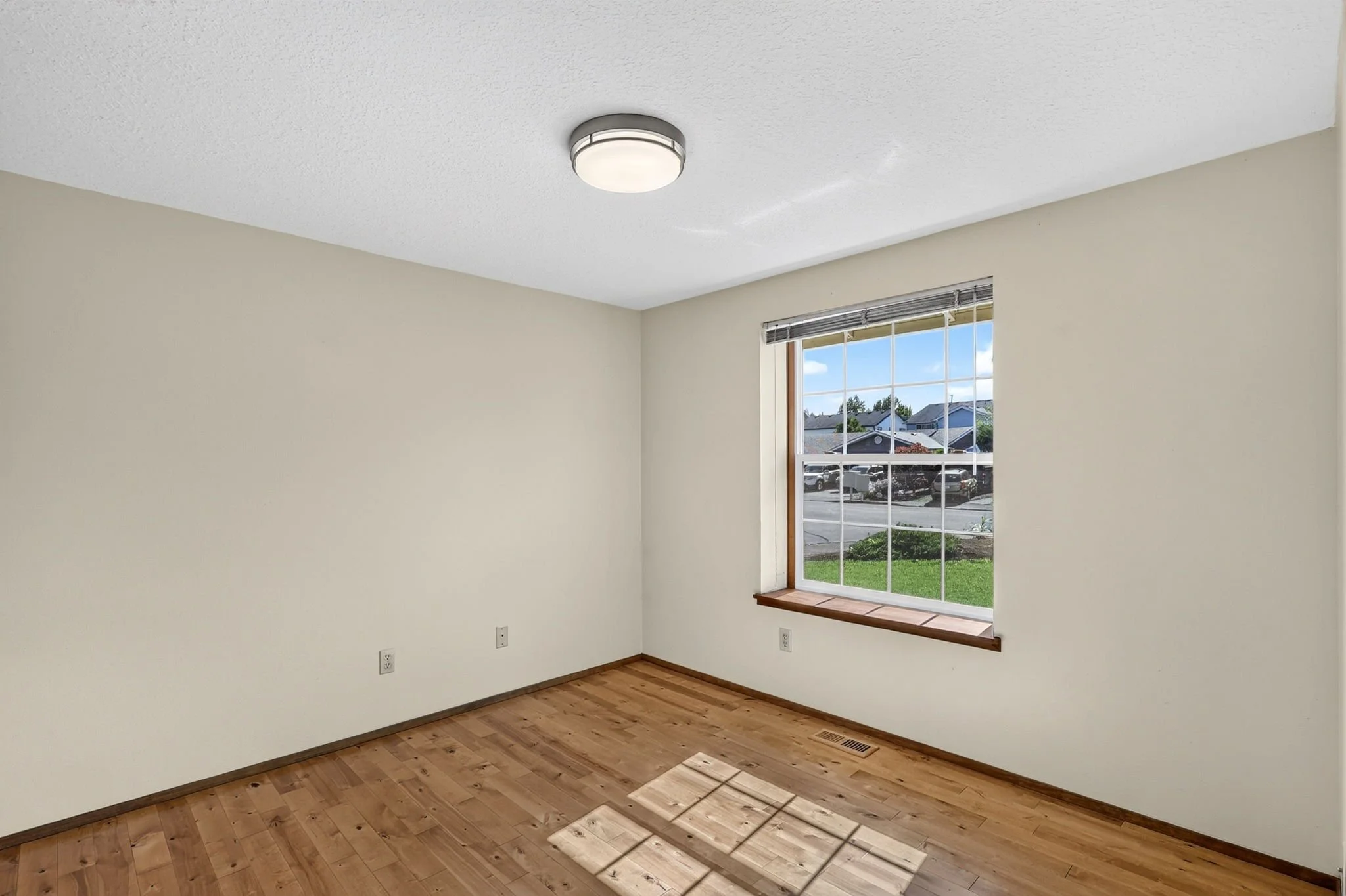 1561 SE Anthony St-39.jpg