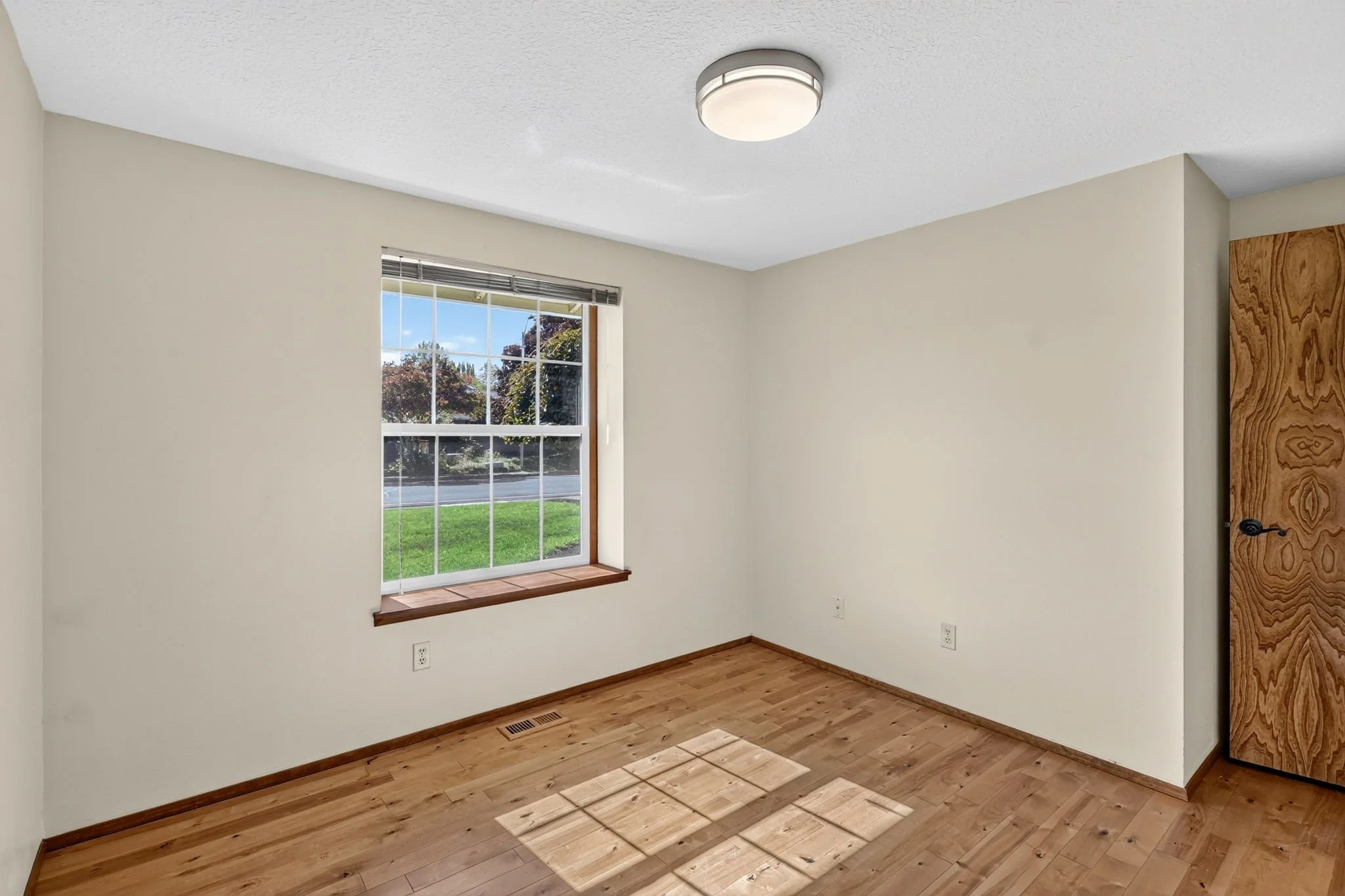 1561 SE Anthony St-40.jpg