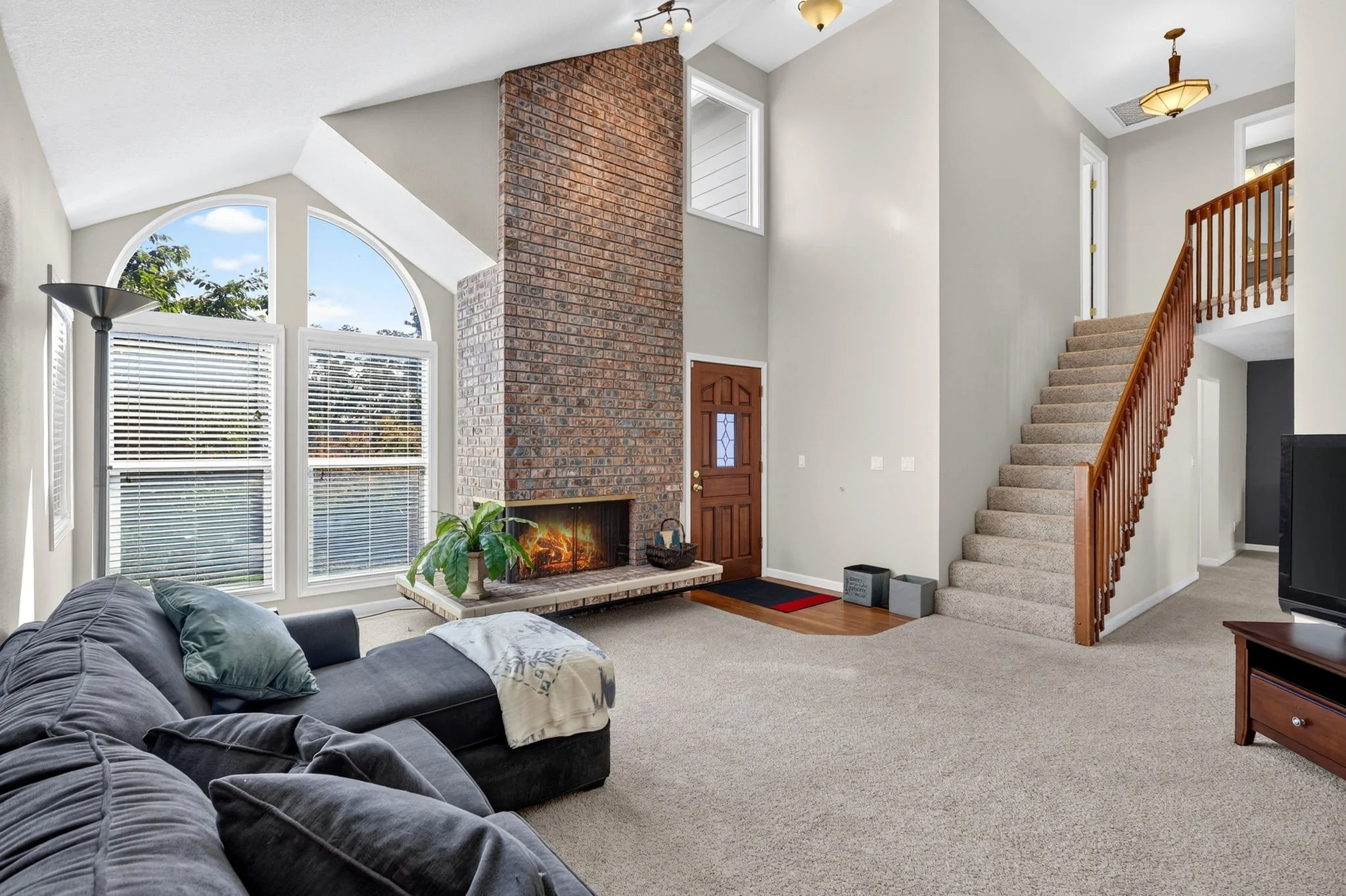 7625 Ridgewood Dr-10.jpg