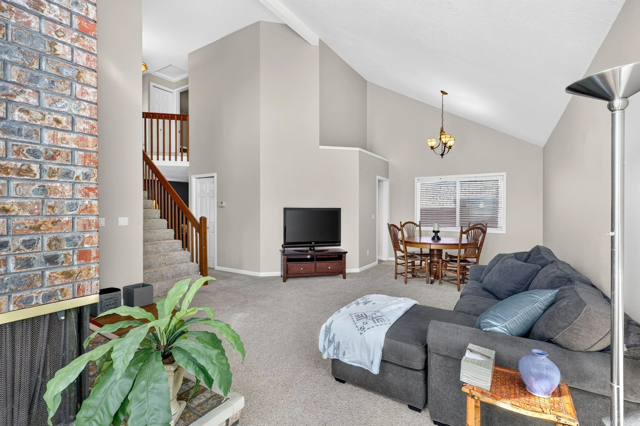 7625 Ridgewood Dr-11.jpg