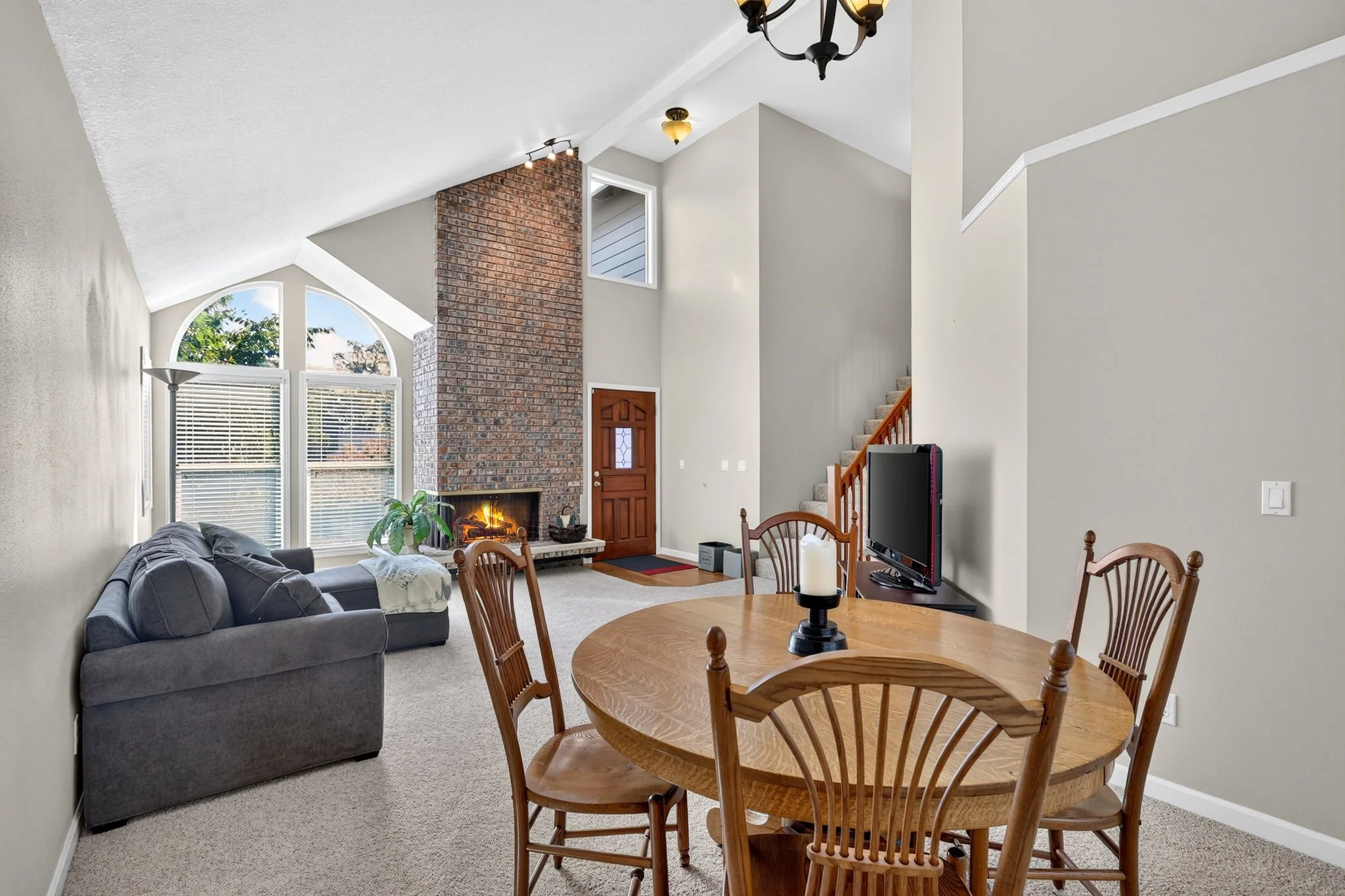 7625 Ridgewood Dr-13.jpg